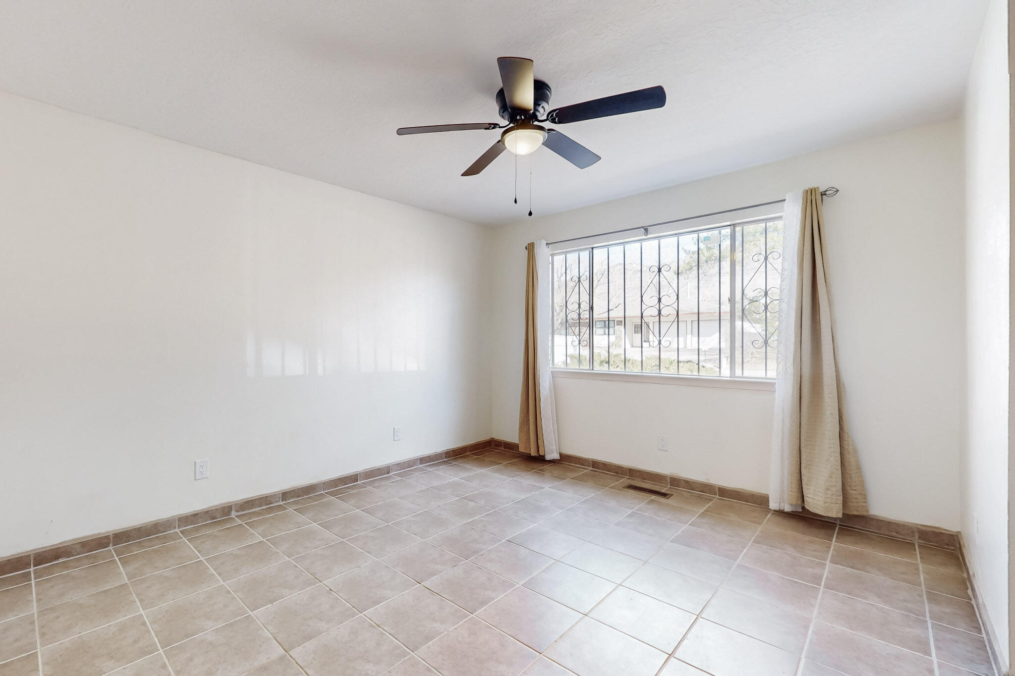 2413 FIGUEROA Drive NE