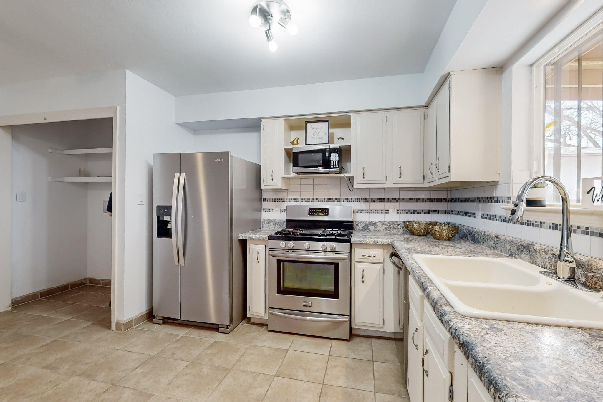 2413 FIGUEROA Drive NE