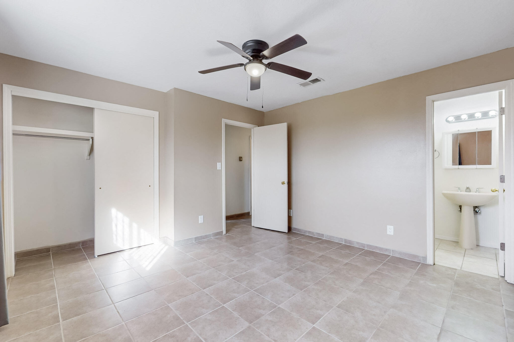 2413 FIGUEROA Drive NE