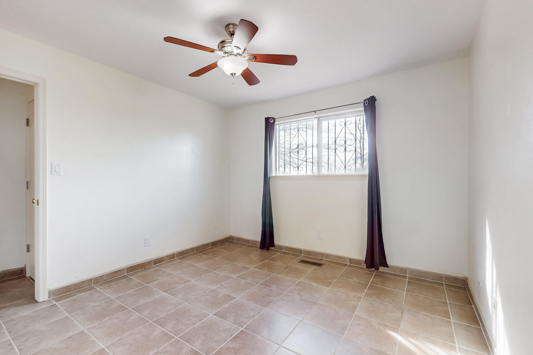 2413 FIGUEROA Drive NE