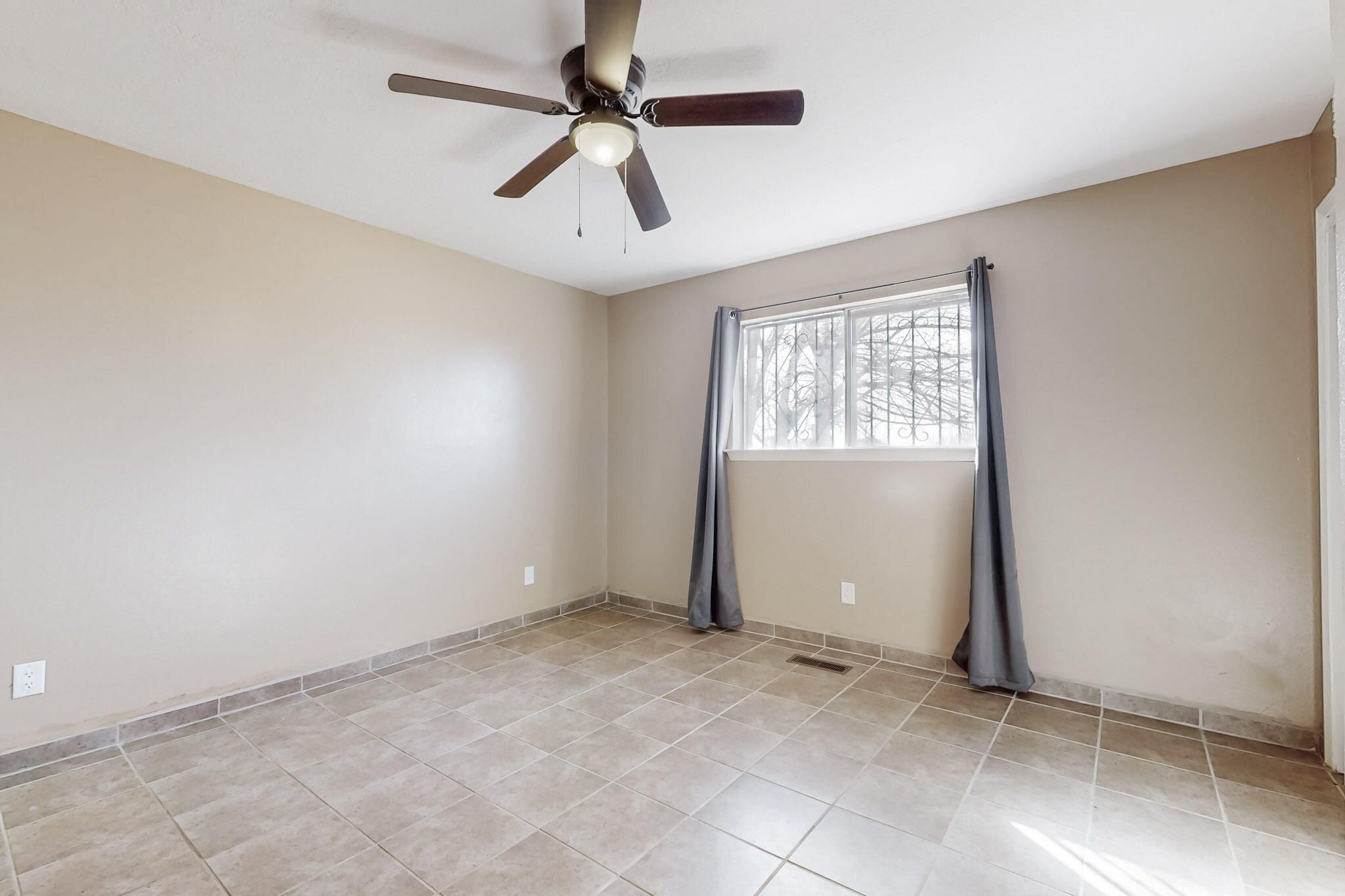 2413 FIGUEROA Drive NE