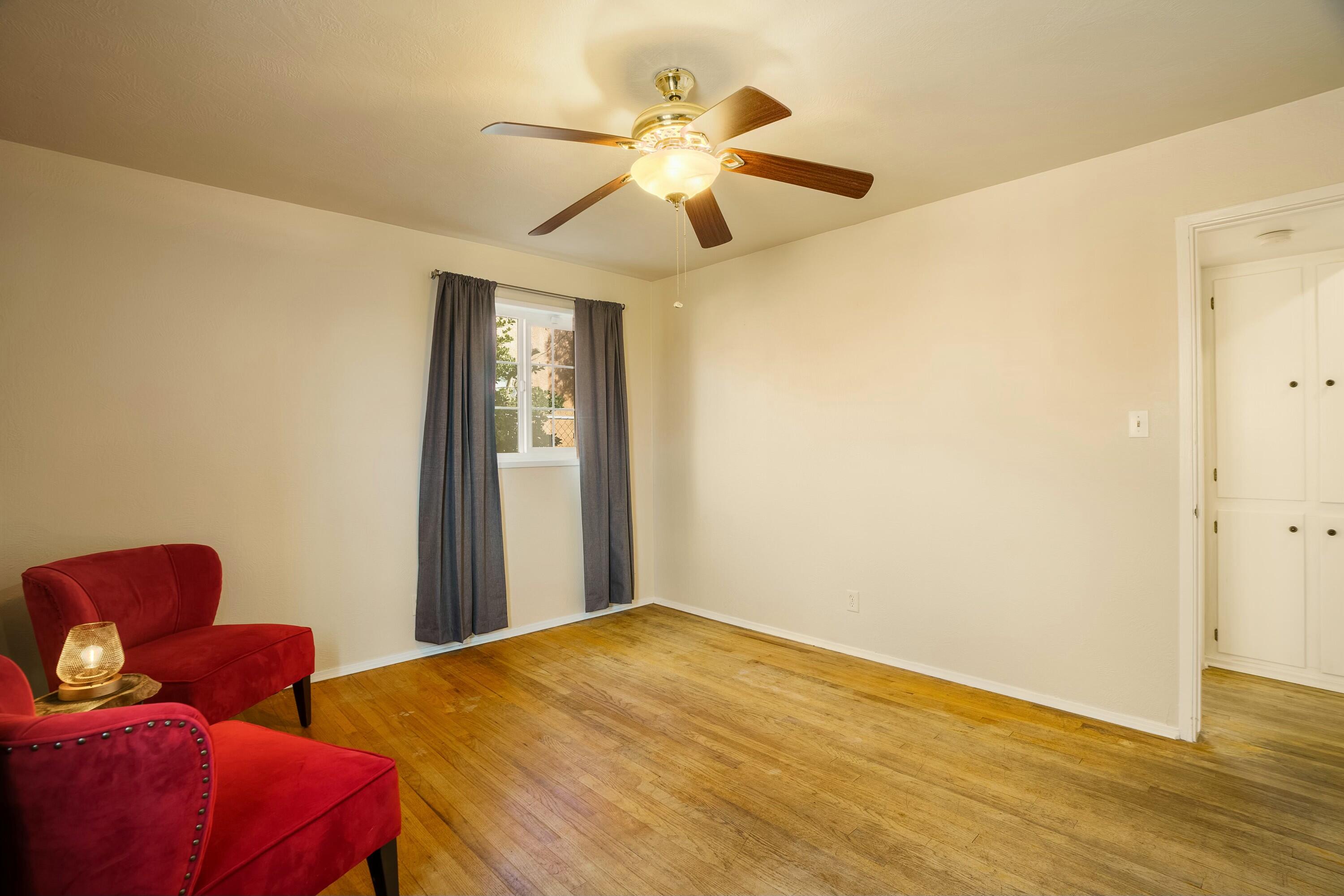 2317 VALENCIA Drive NE