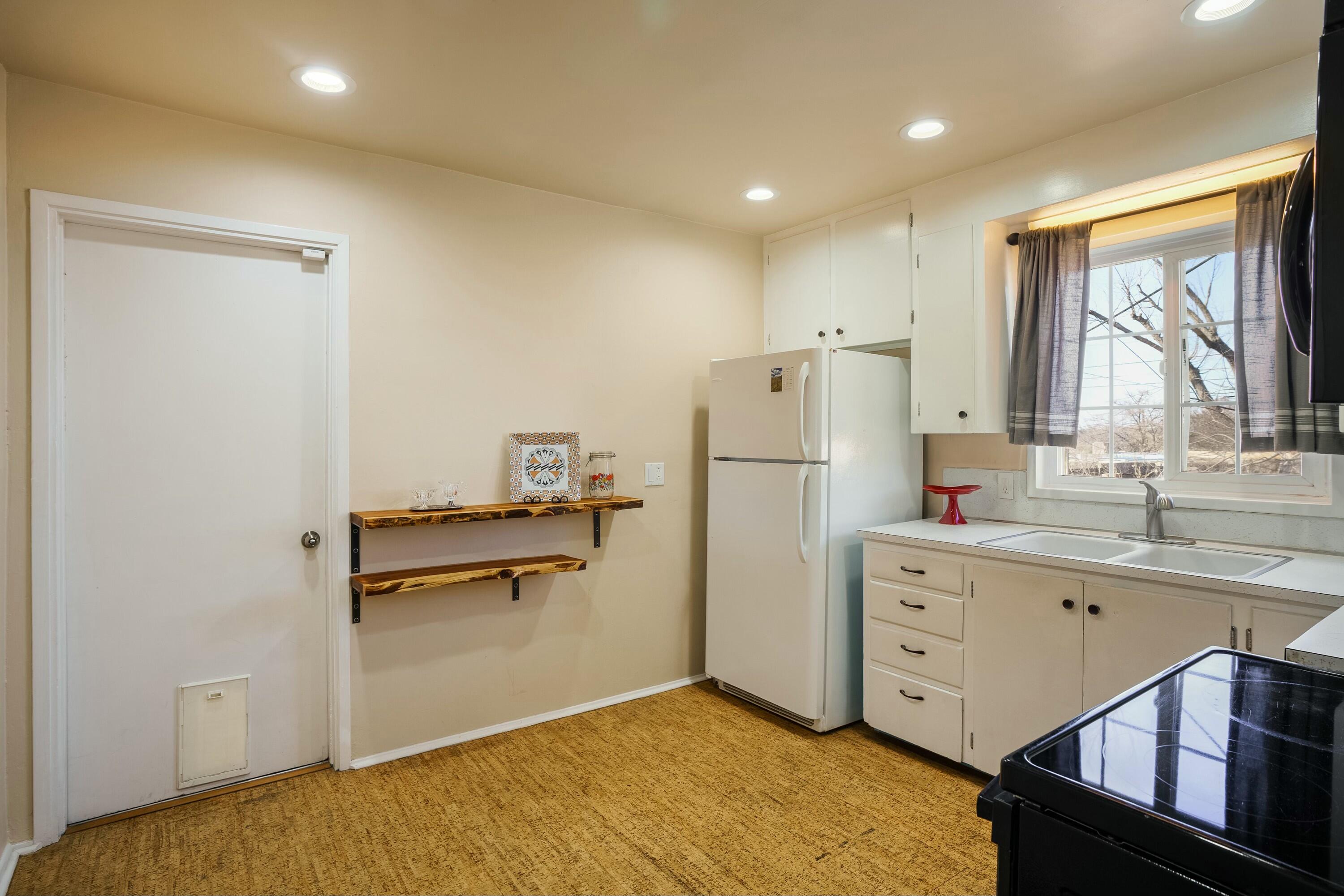 2317 VALENCIA Drive NE