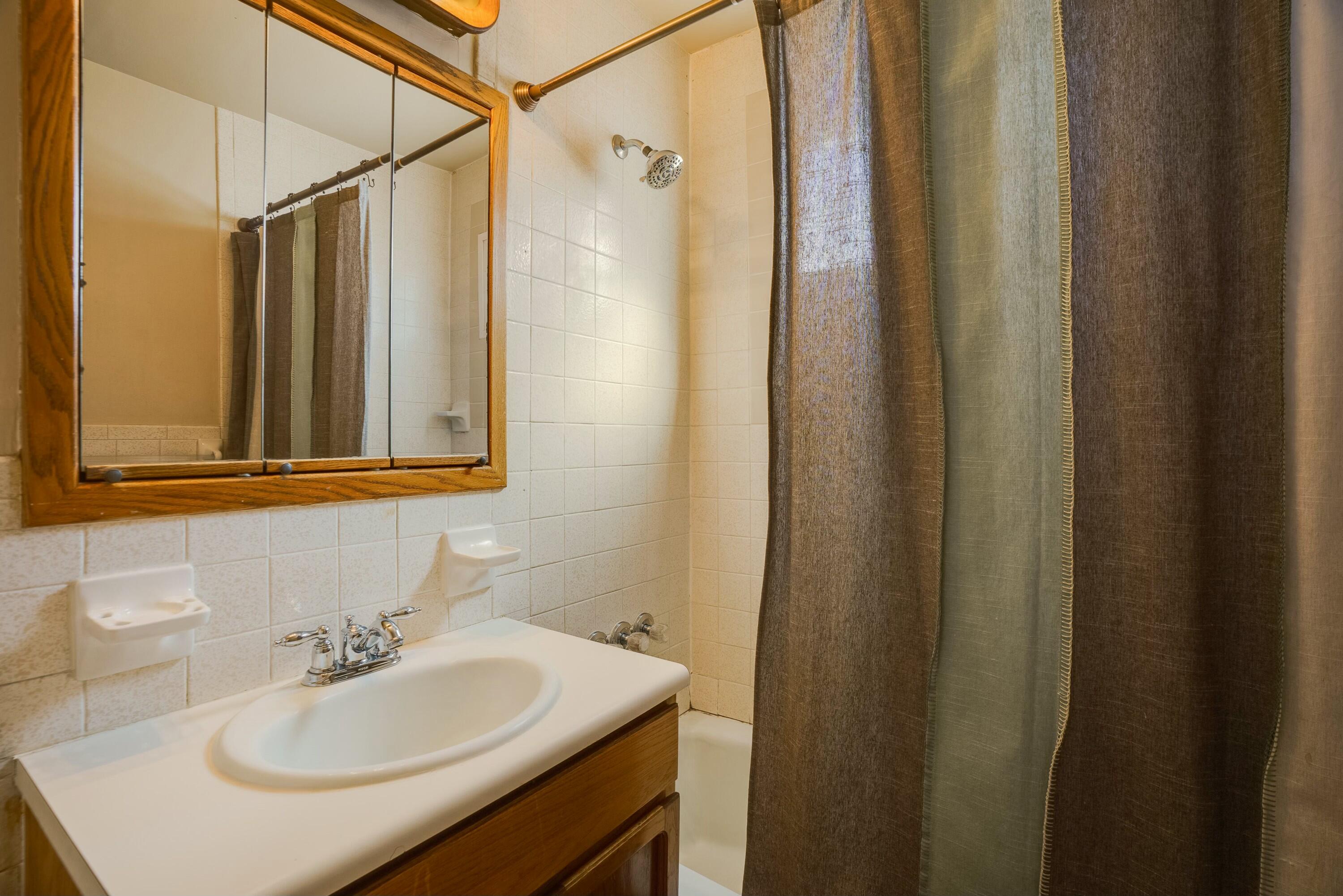 2317 VALENCIA Drive NE