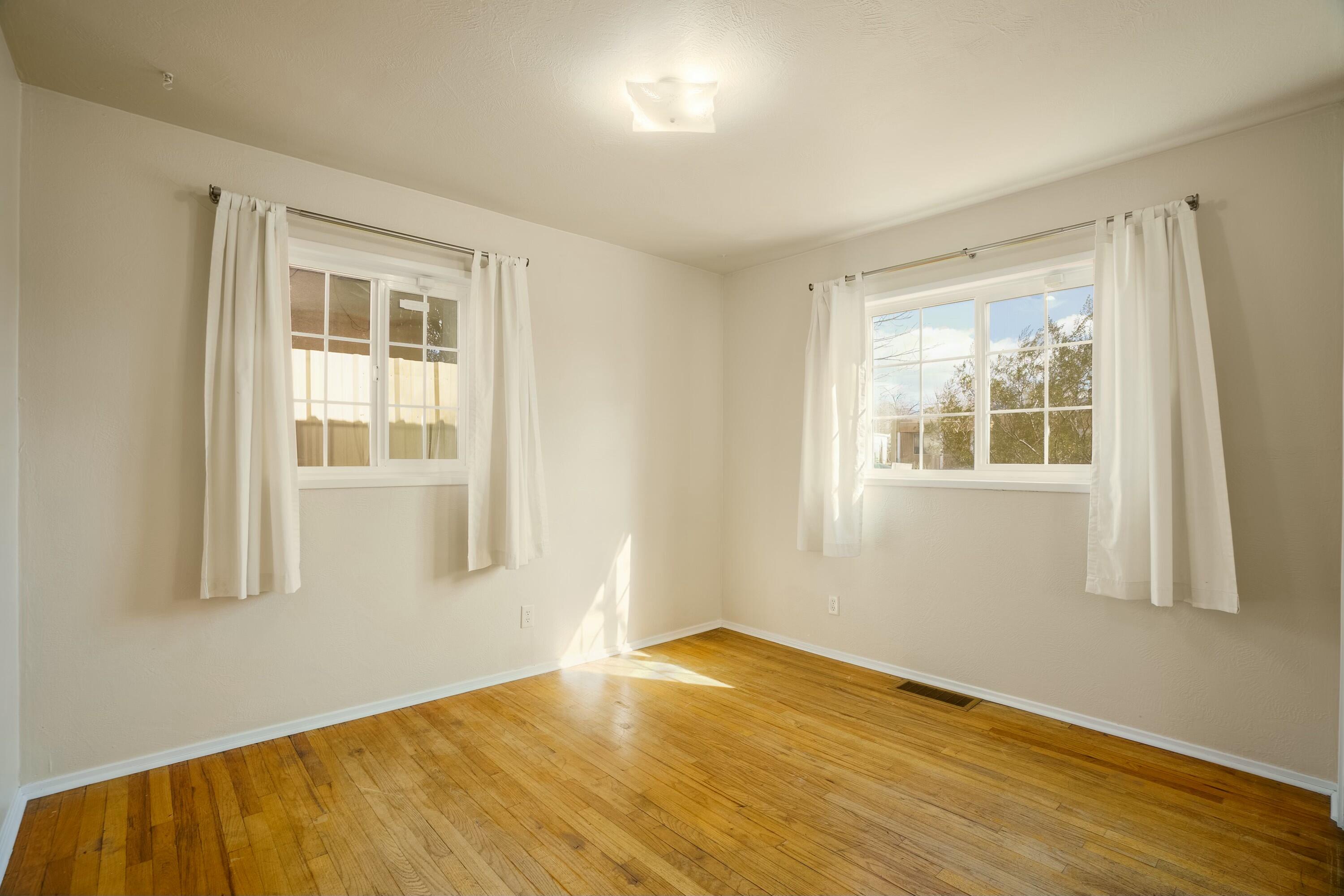 2317 VALENCIA Drive NE