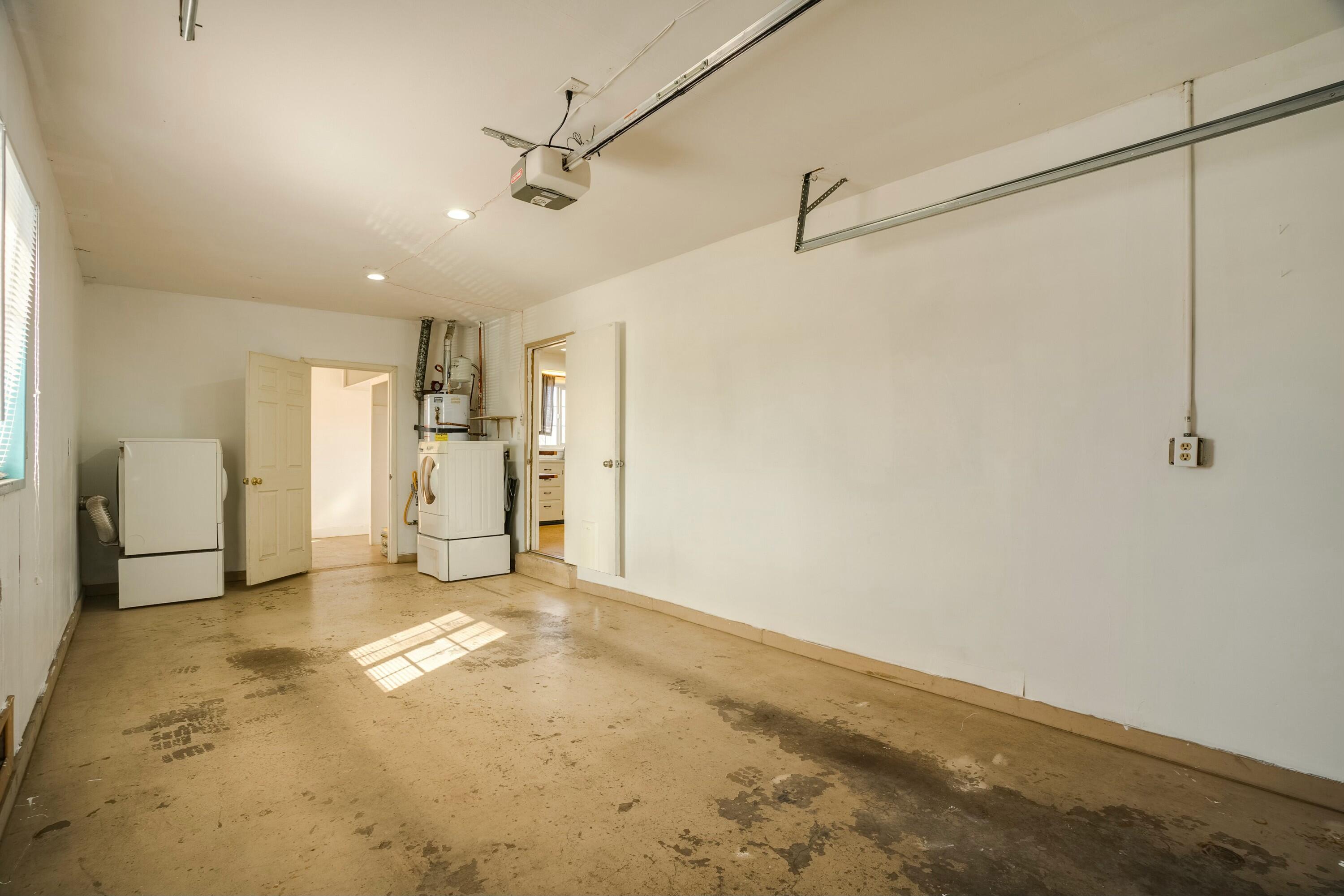 2317 VALENCIA Drive NE