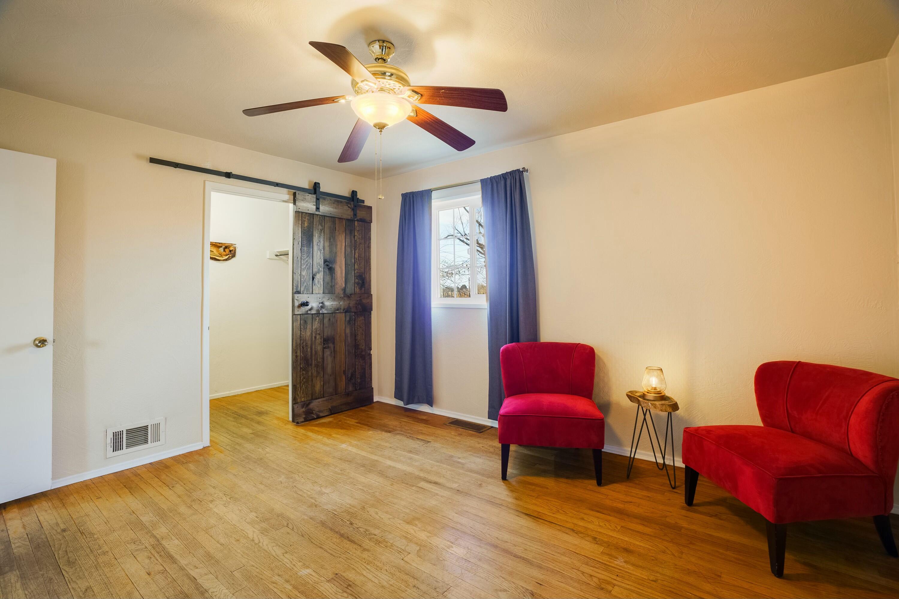 2317 VALENCIA Drive NE