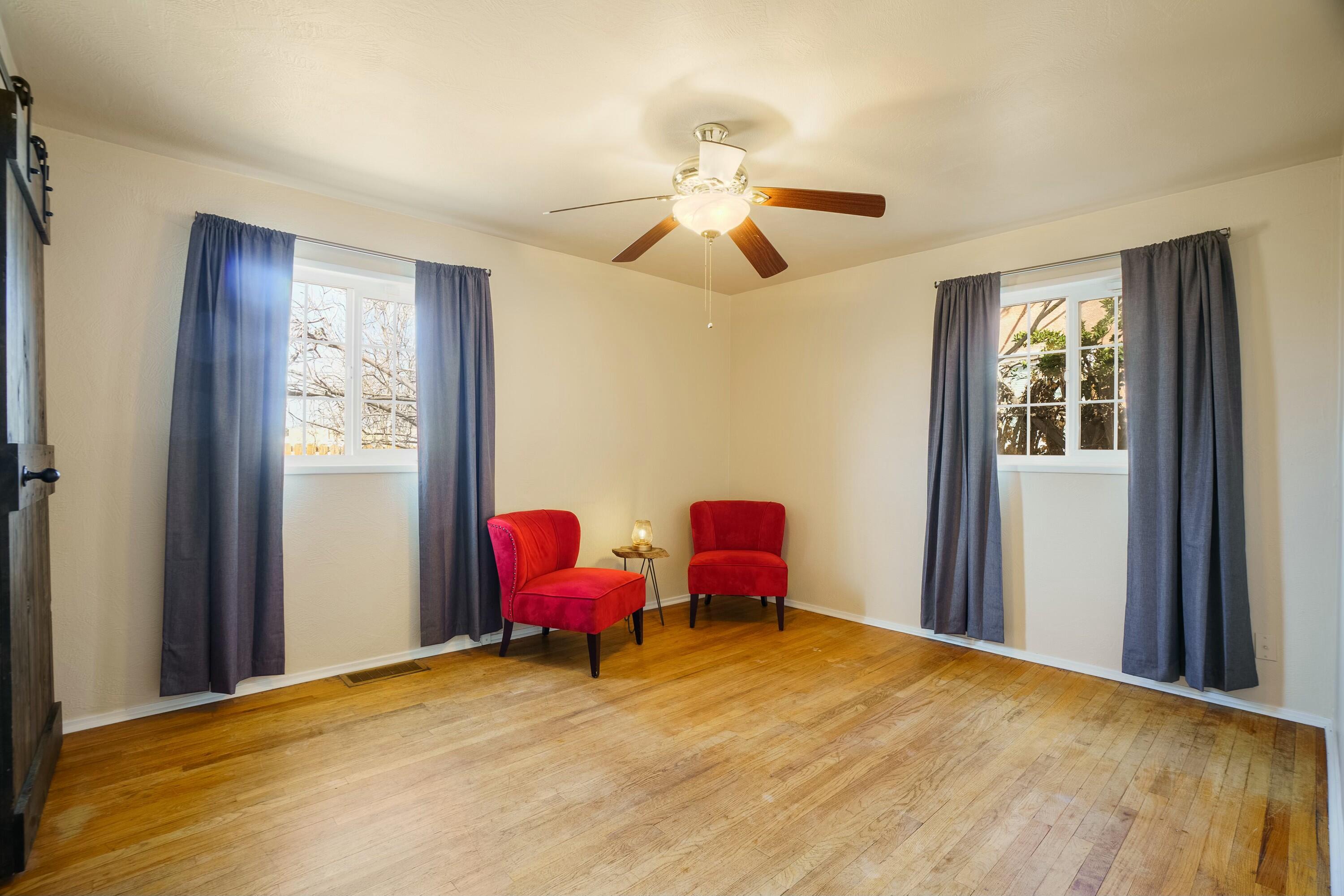 2317 VALENCIA Drive NE