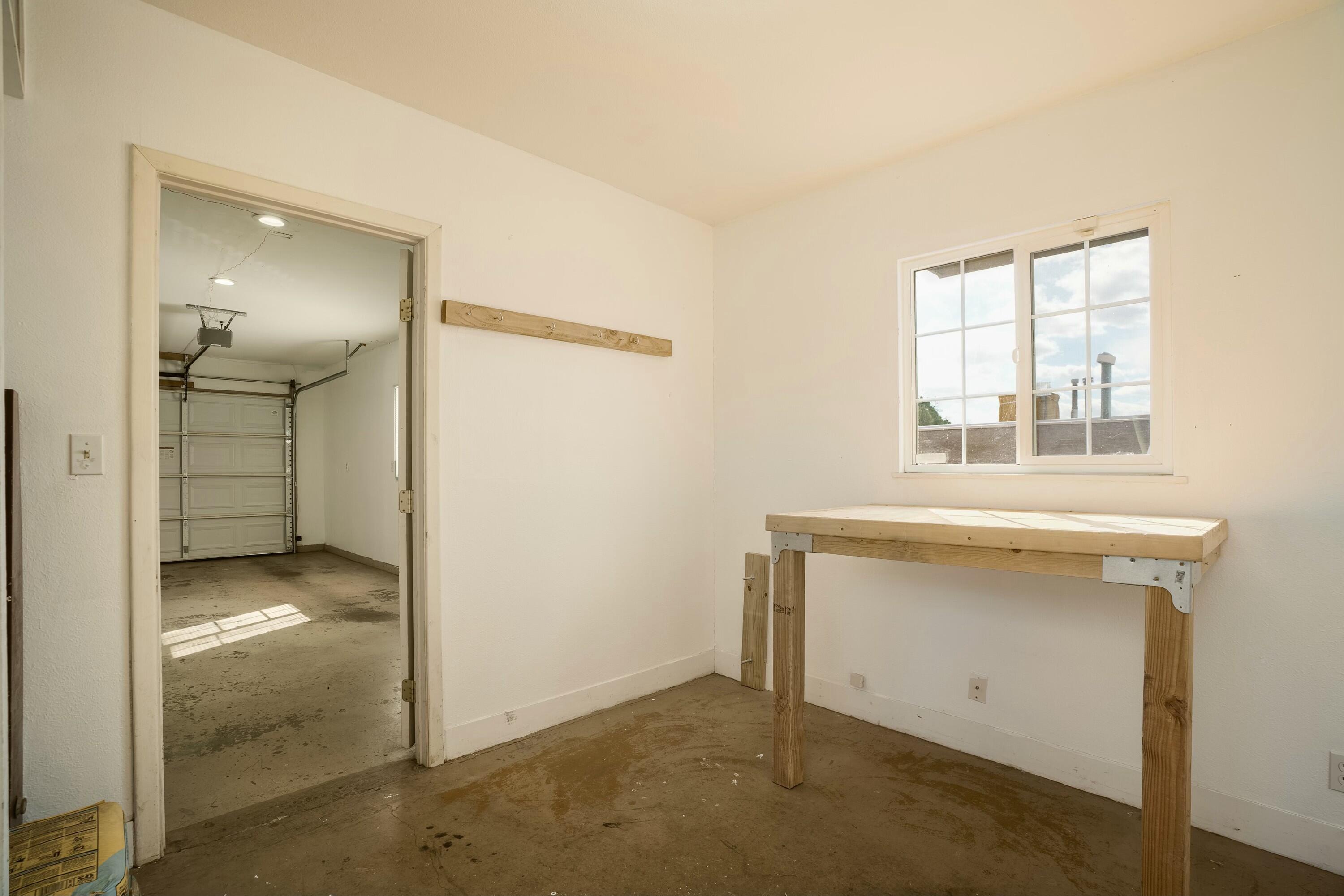 2317 VALENCIA Drive NE