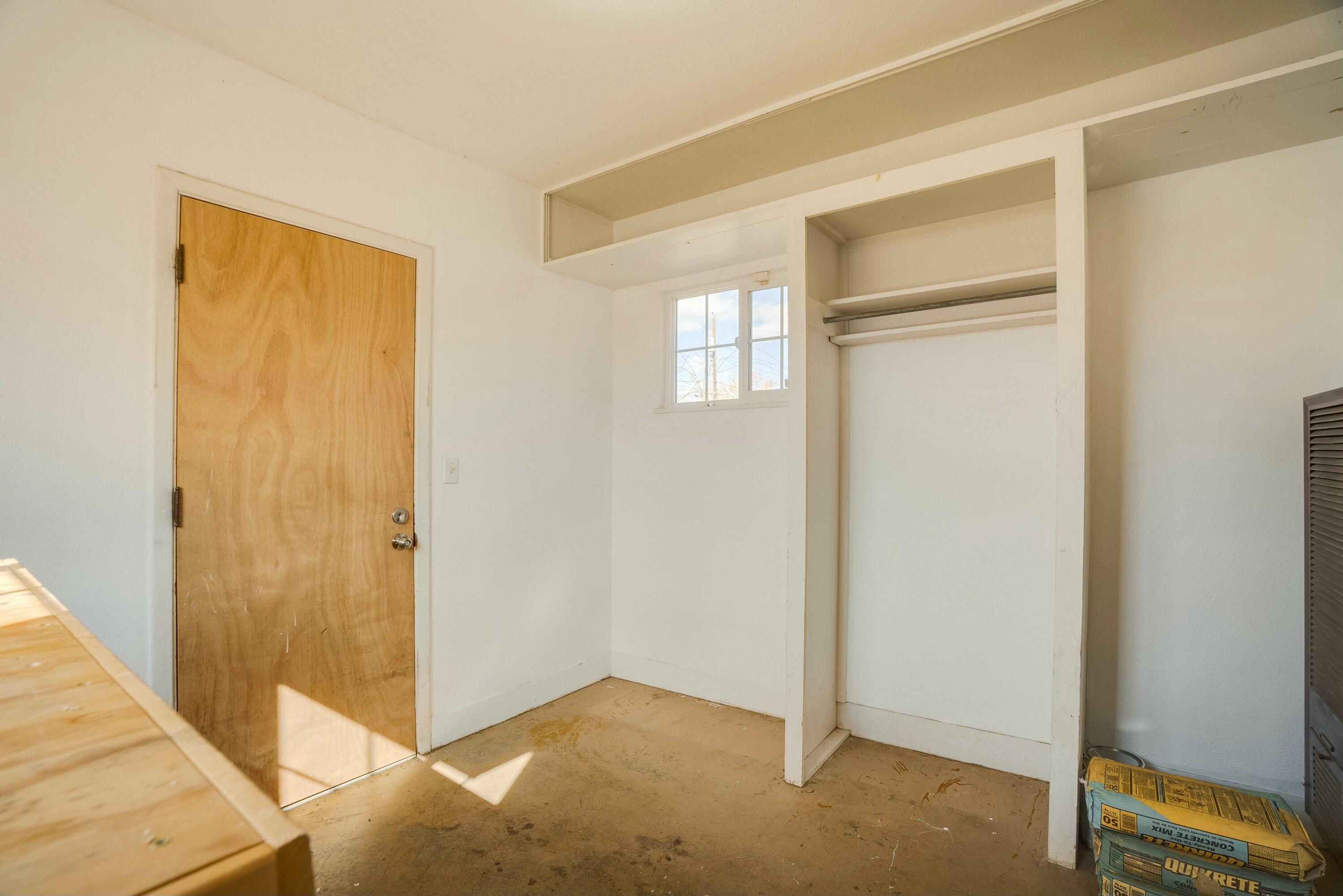 2317 VALENCIA Drive NE