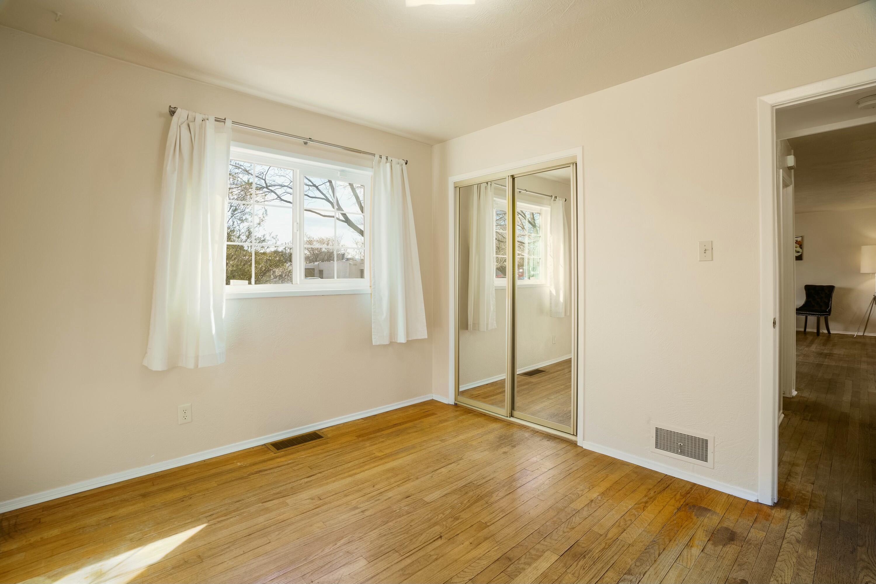 2317 VALENCIA Drive NE