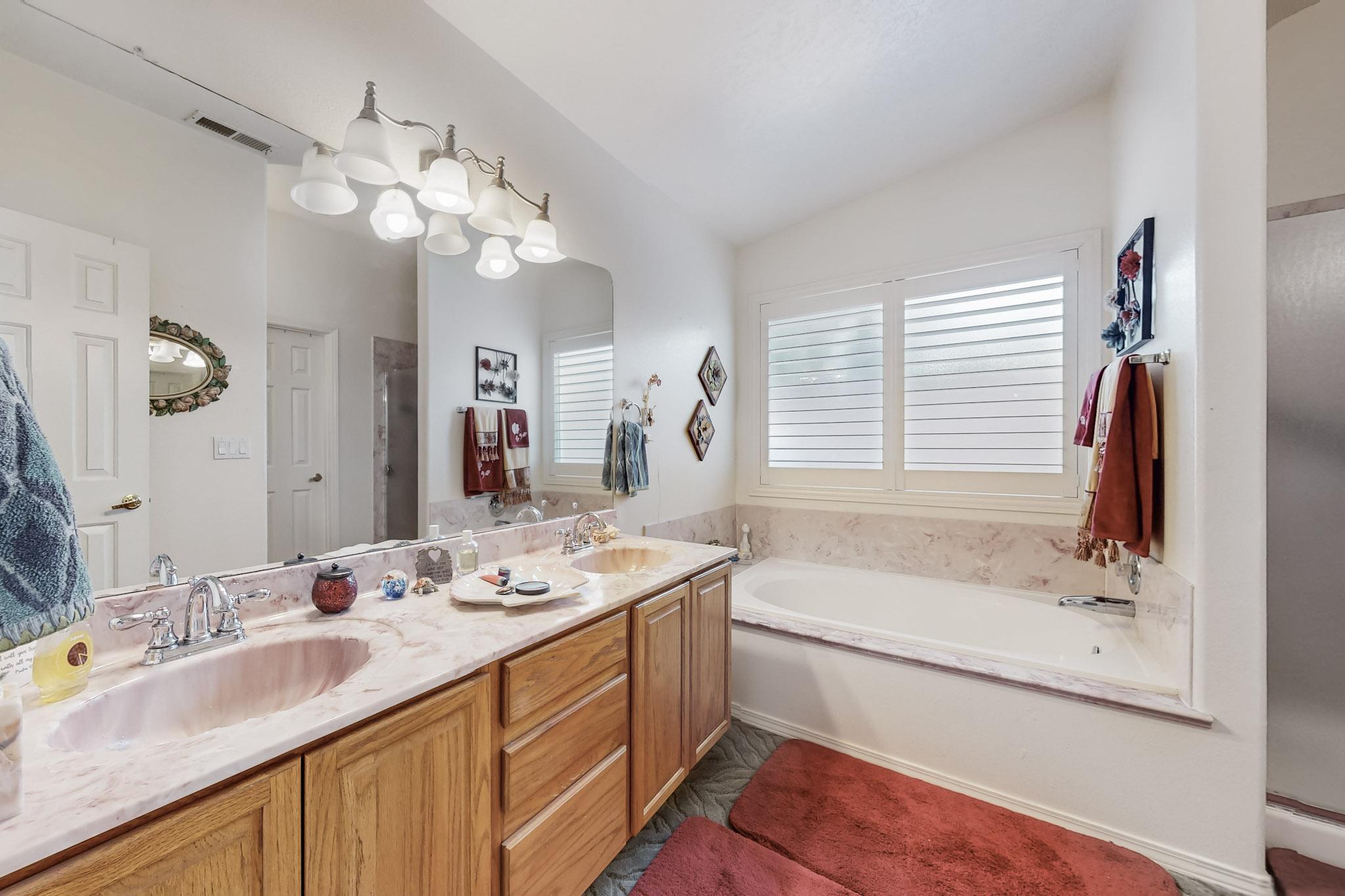 8304 CAMINO DEL VENADO NW