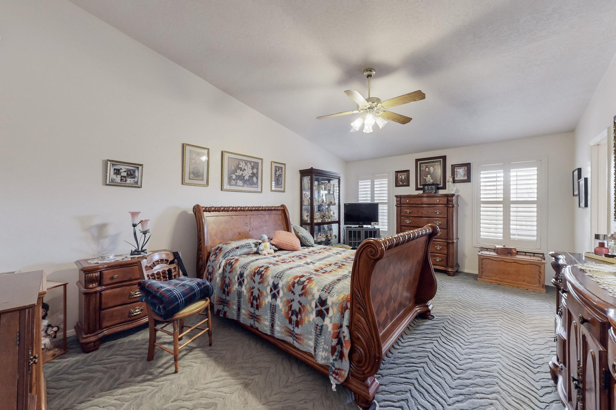 8304 CAMINO DEL VENADO NW