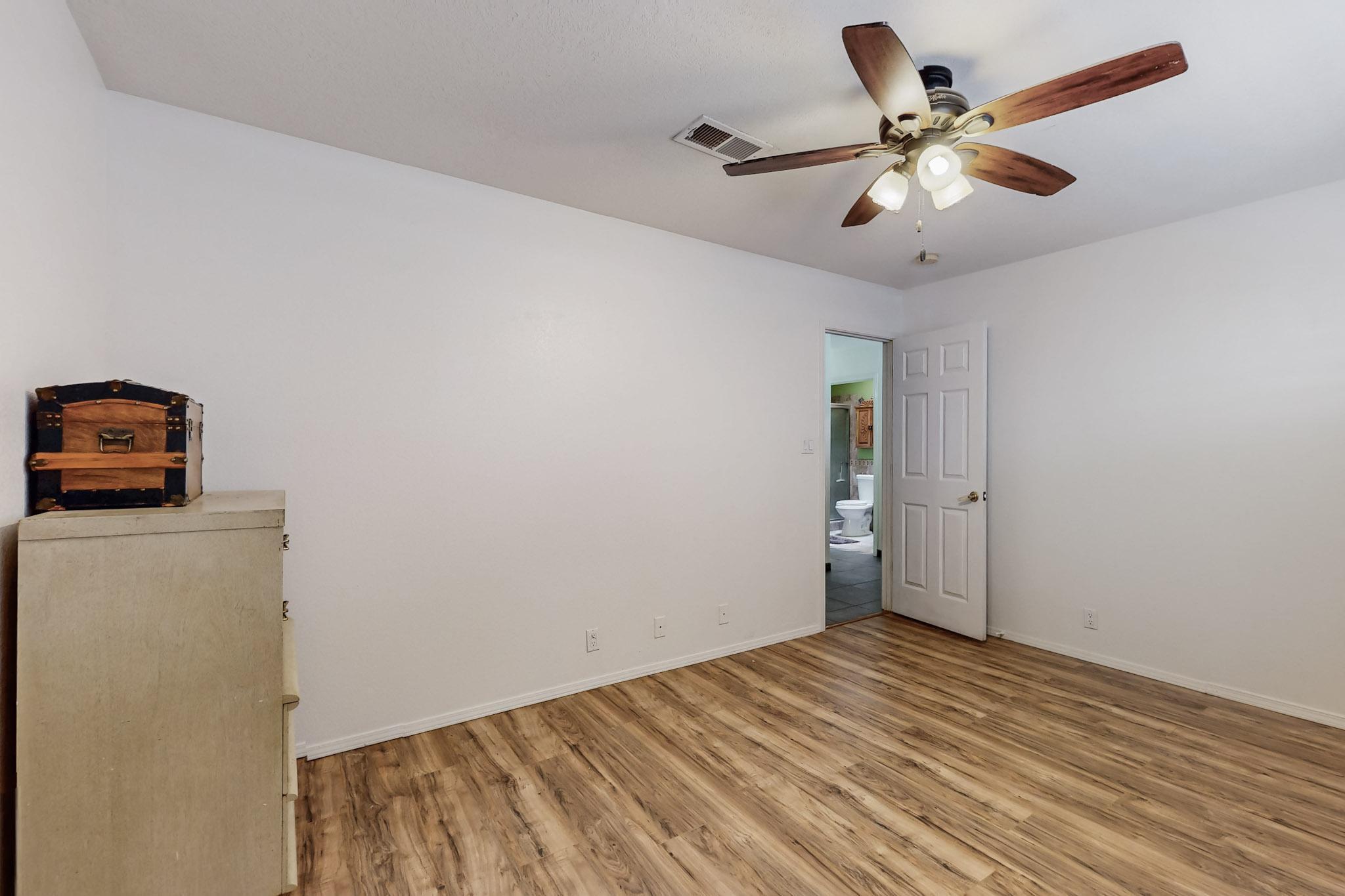 8304 CAMINO DEL VENADO NW