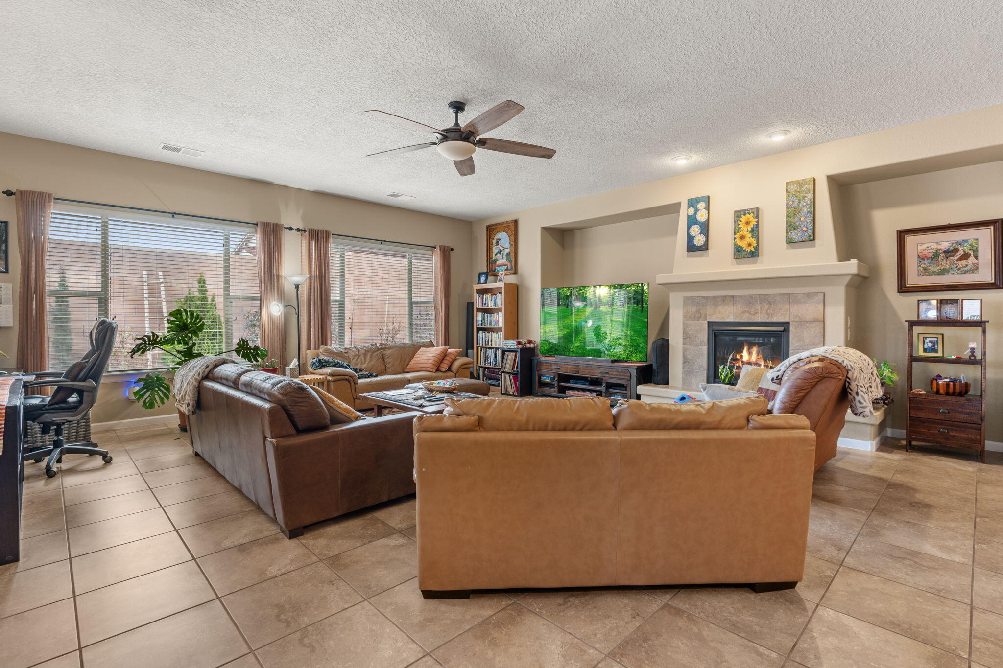 3816 TIERRA VISTA Place NE