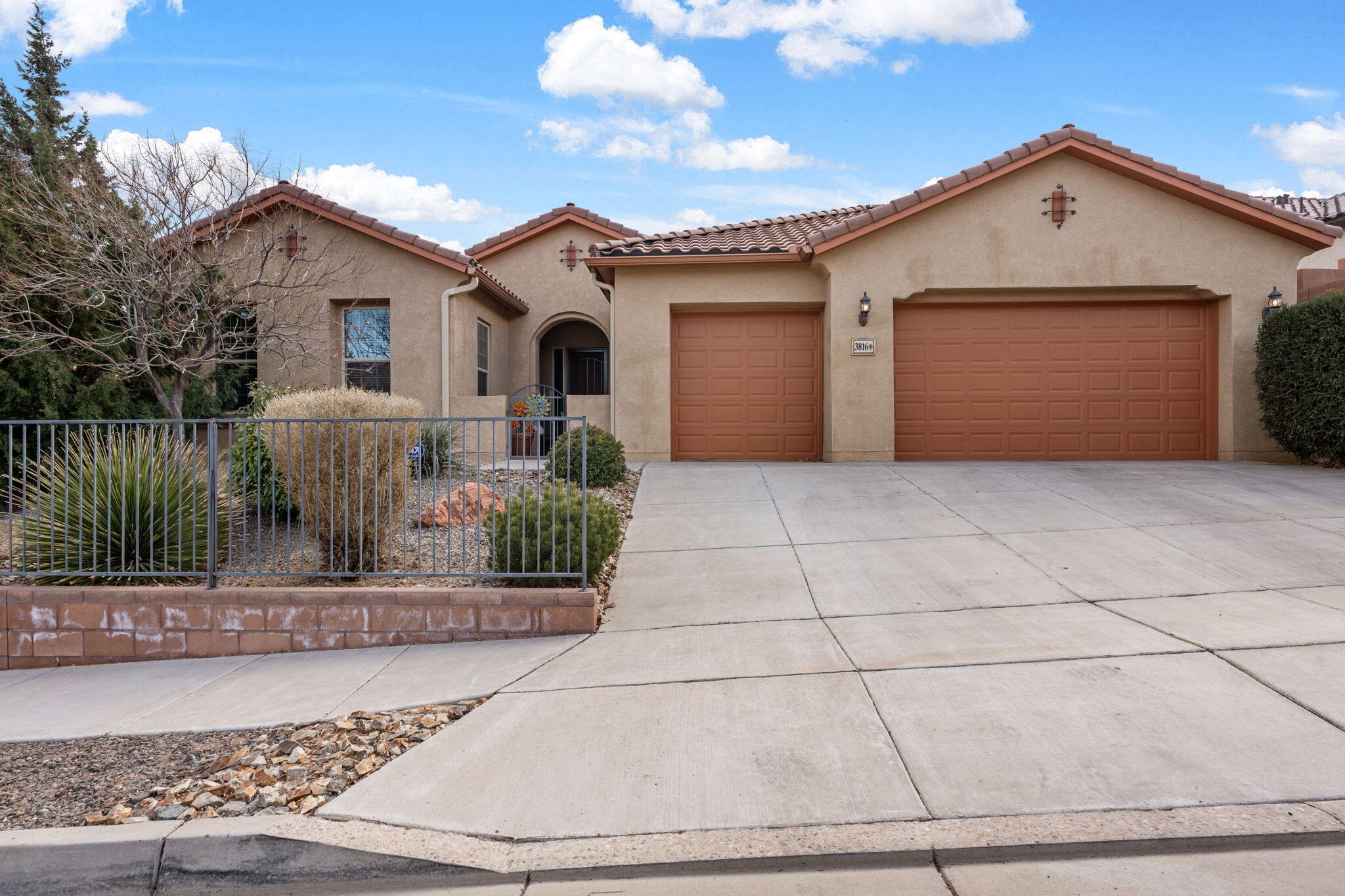 3816 TIERRA VISTA Place NE