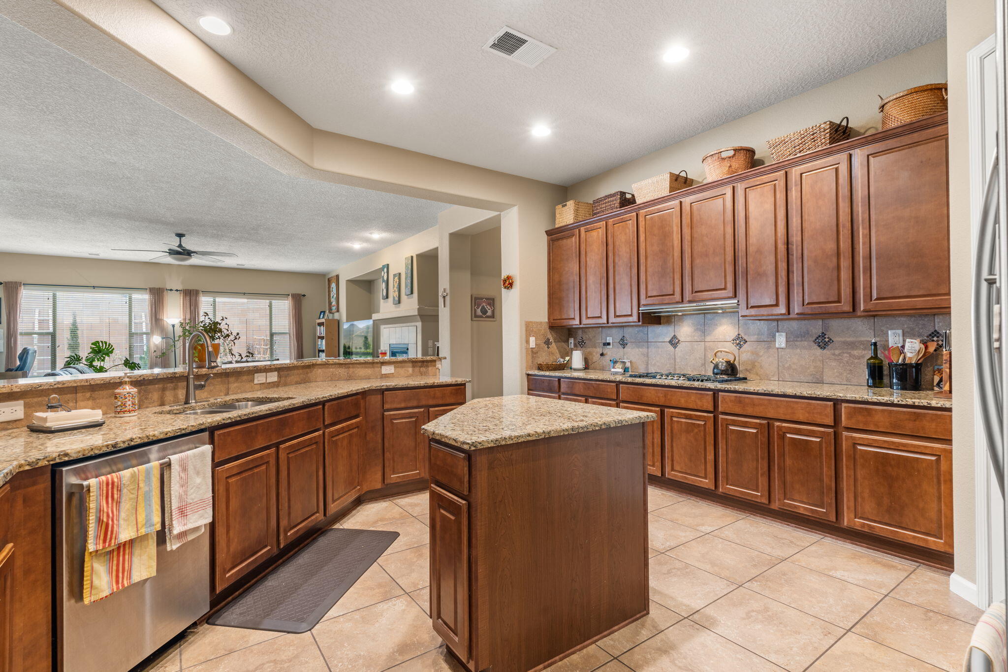 3816 TIERRA VISTA Place NE