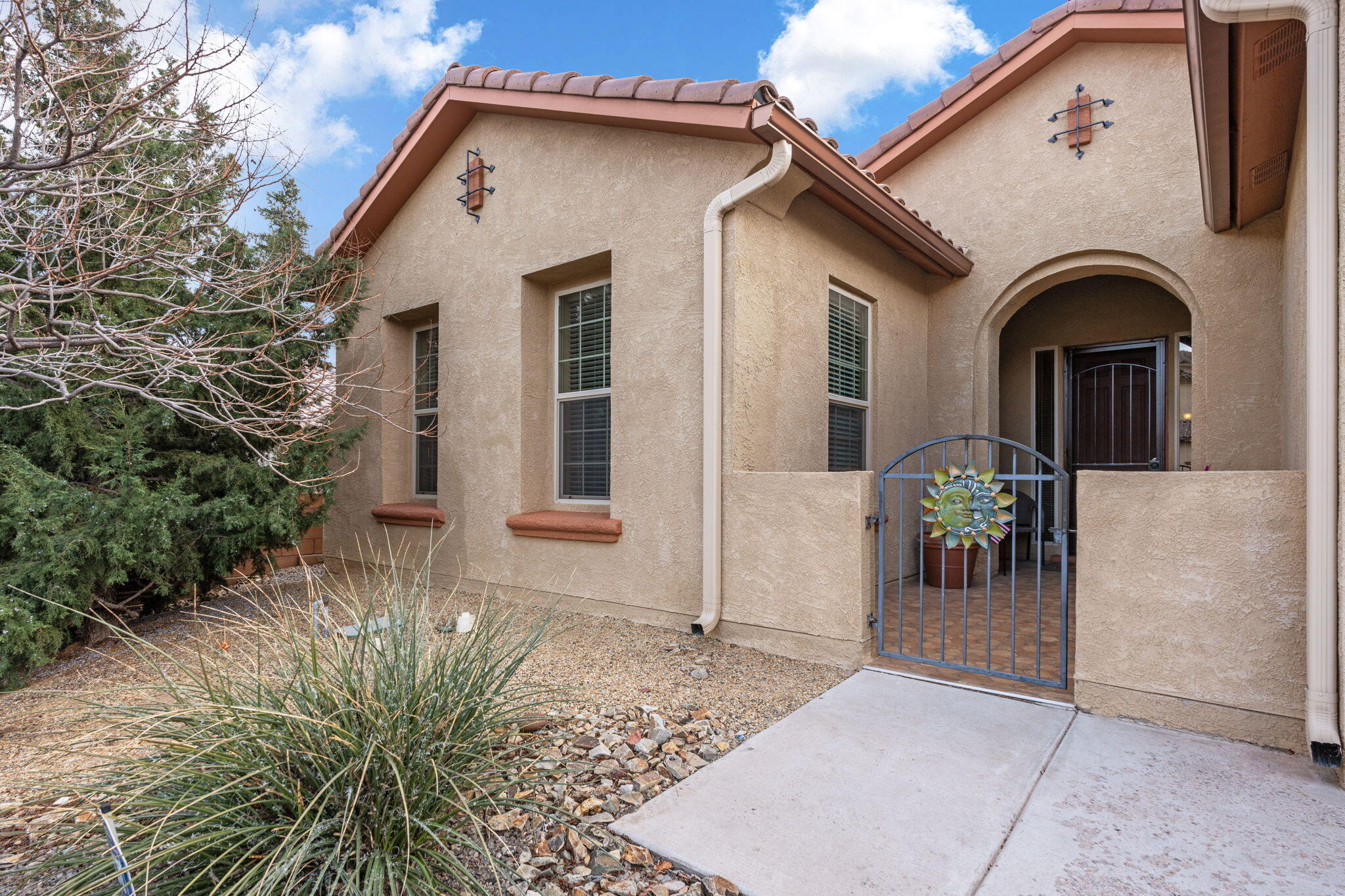 3816 TIERRA VISTA Place NE