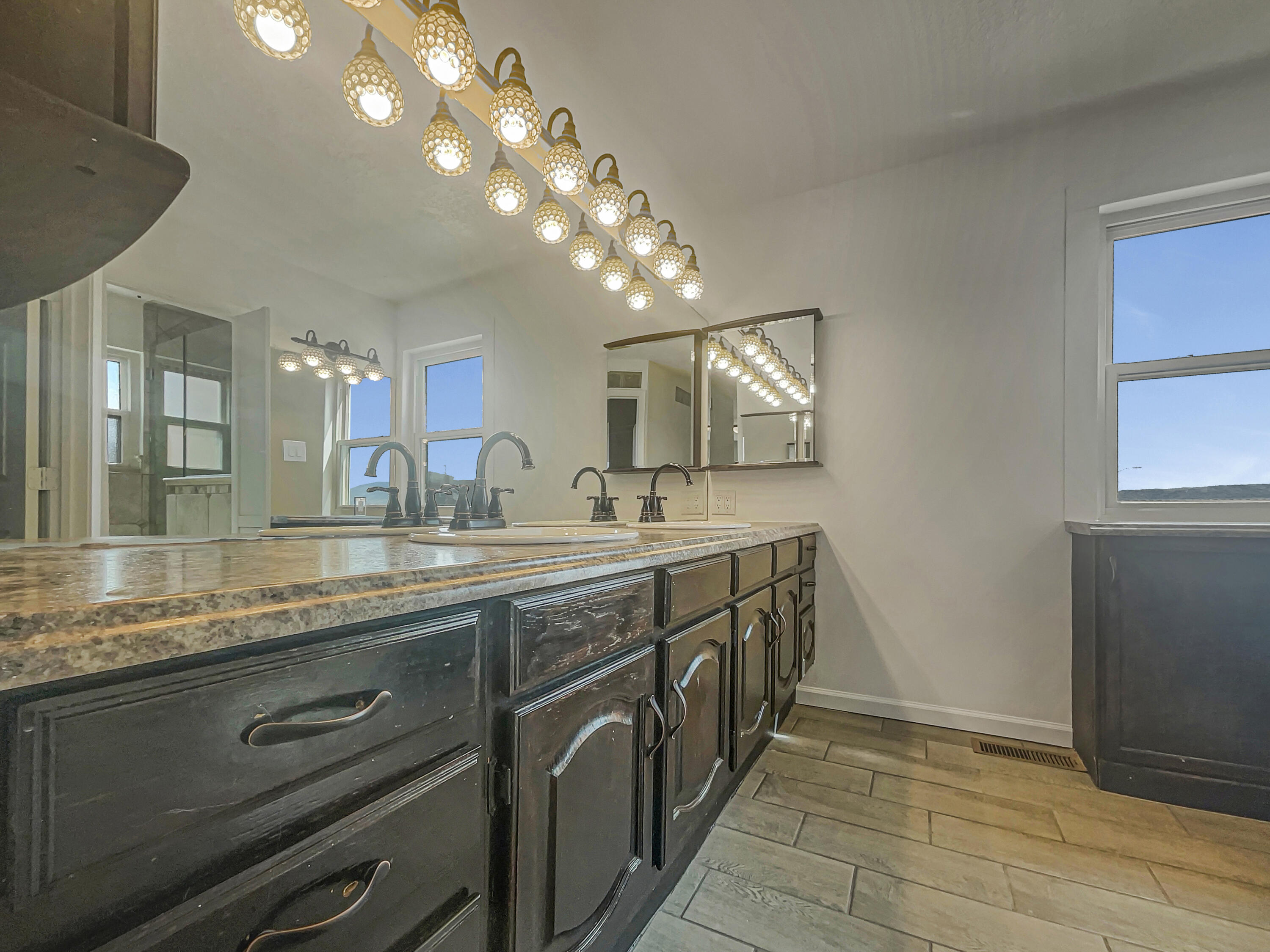 6737 GLEASON Avenue NW