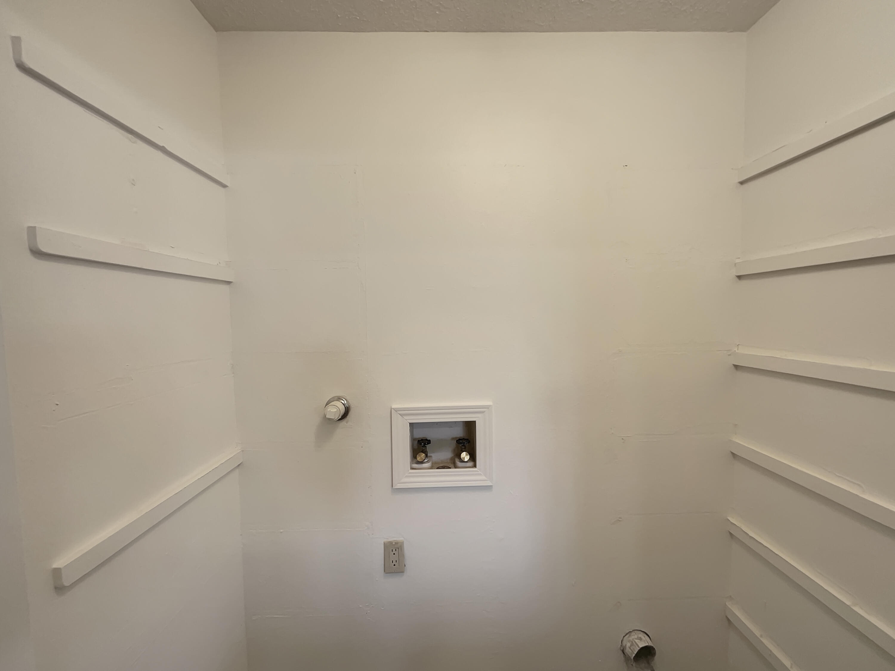 6737 GLEASON Avenue NW