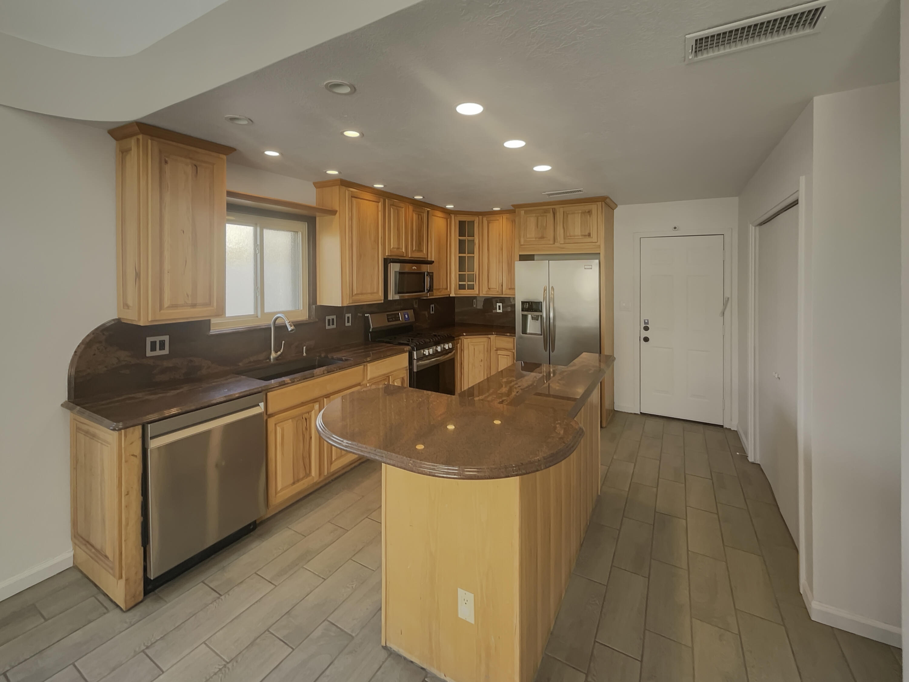 6737 GLEASON Avenue NW