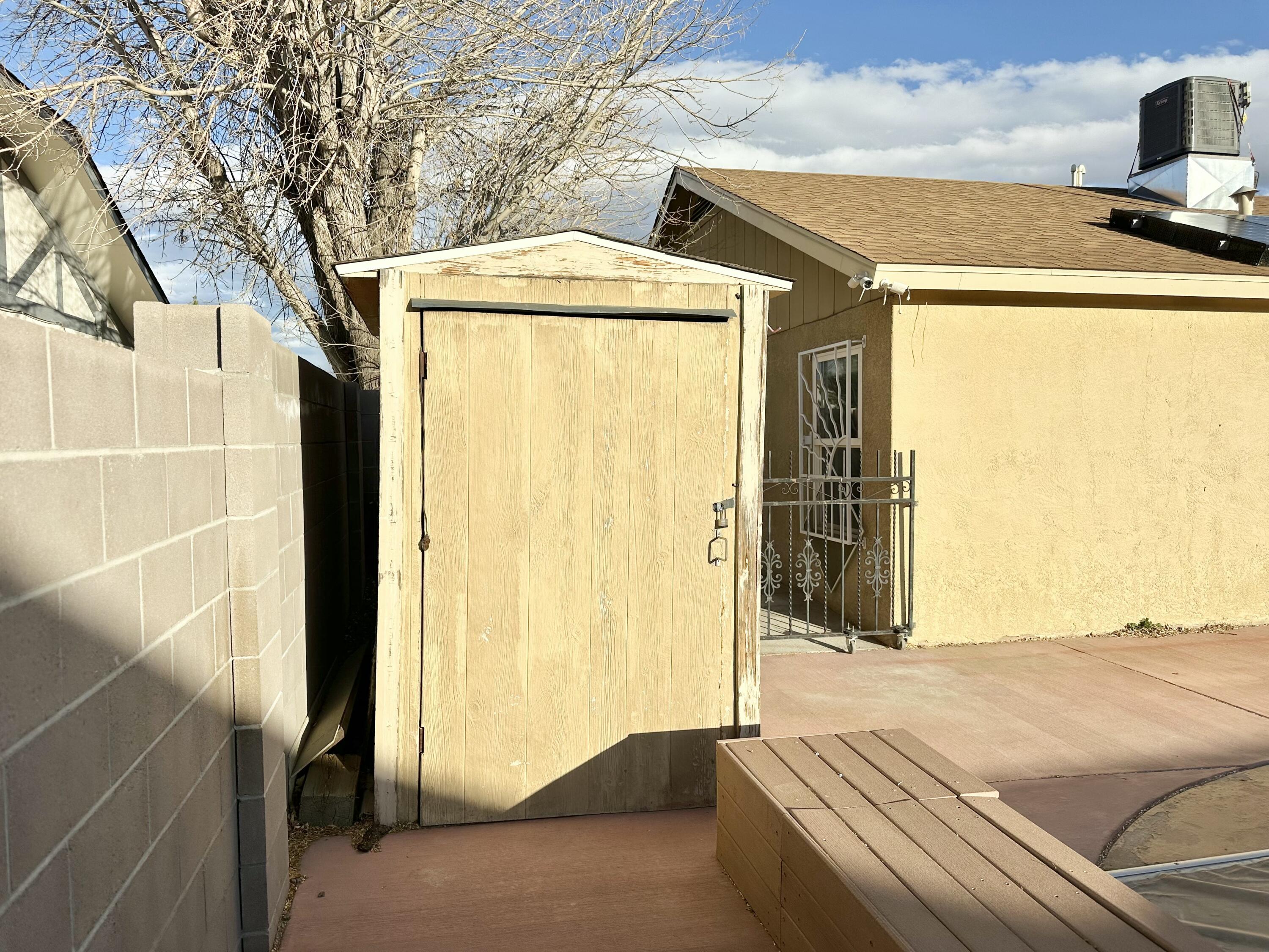 5501 Cochiti Court NW