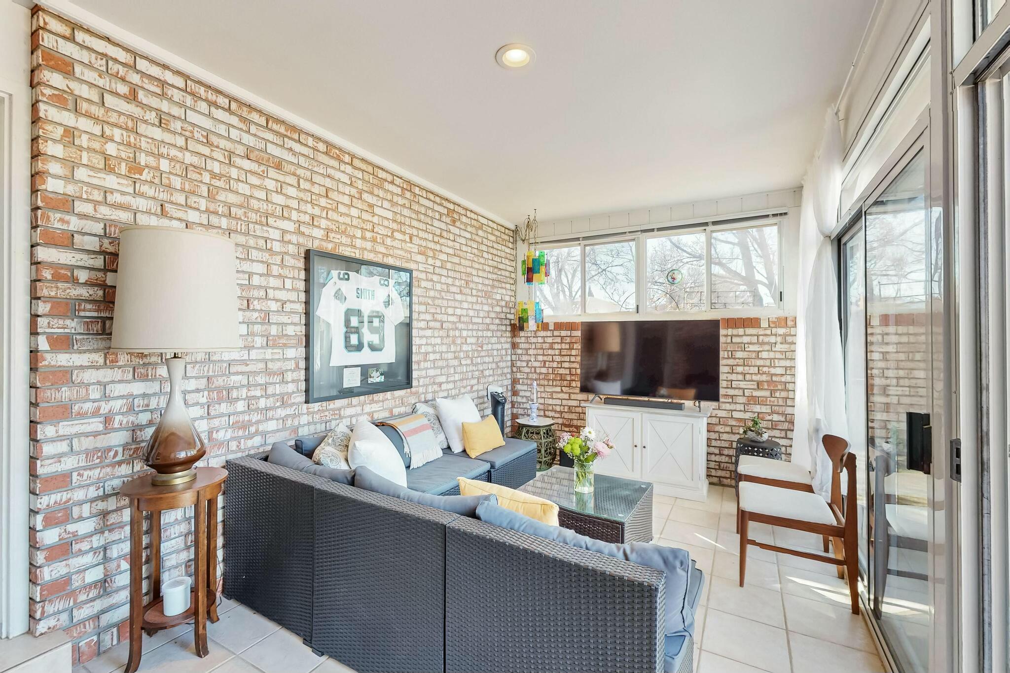 9101 WIMBLEDON Drive NE