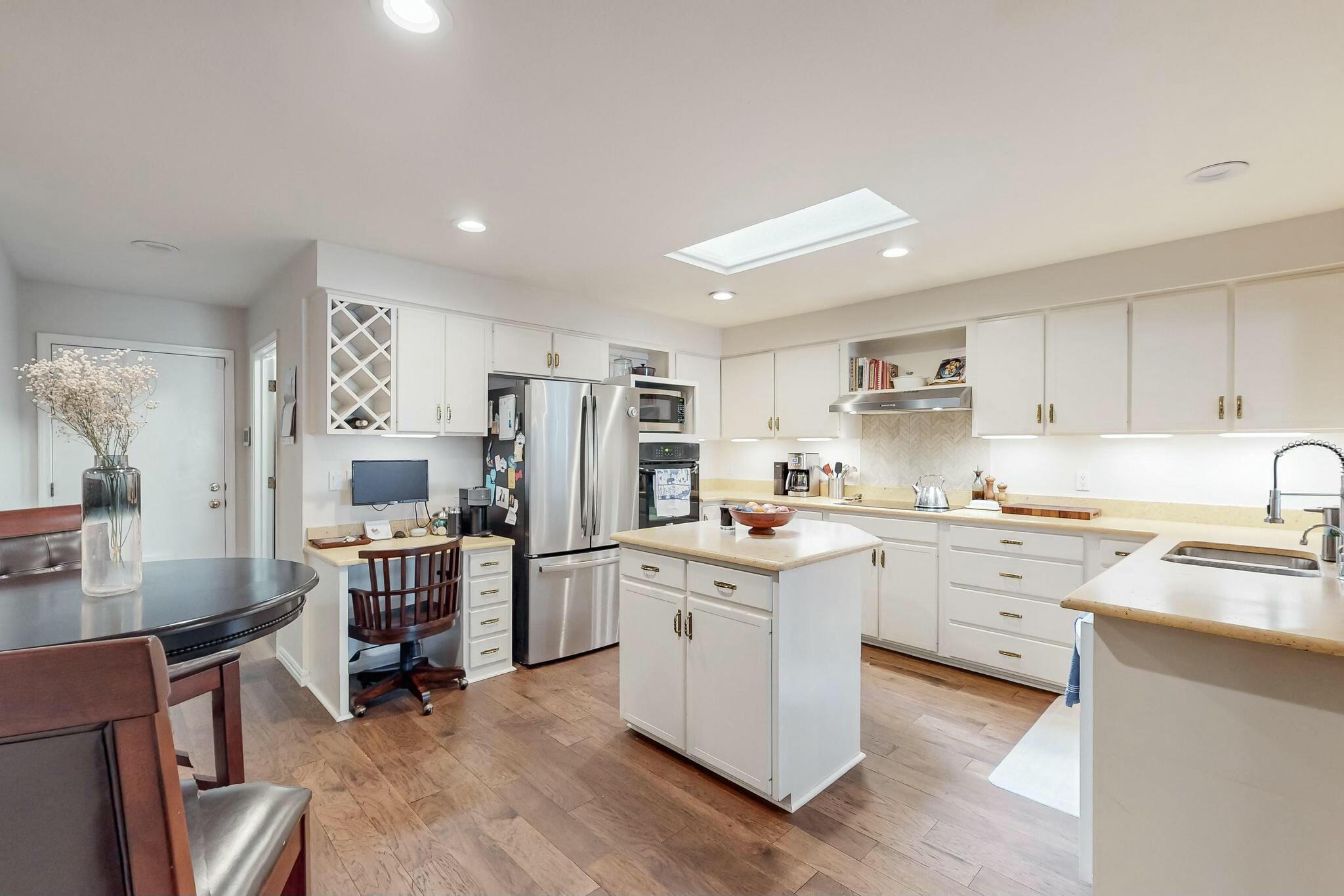 9101 WIMBLEDON Drive NE