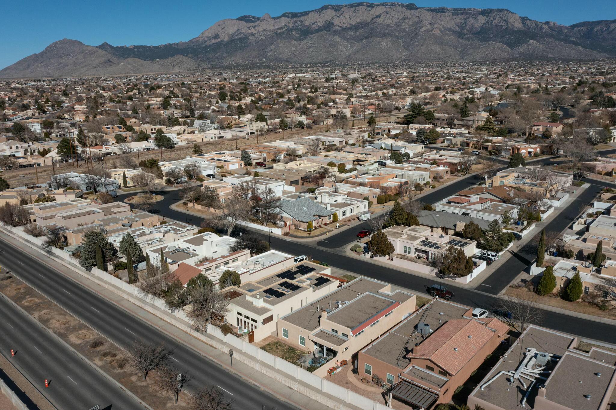 9101 WIMBLEDON Drive NE