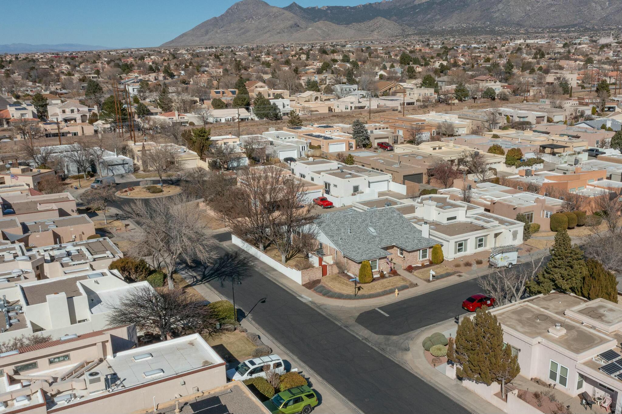 9101 WIMBLEDON Drive NE