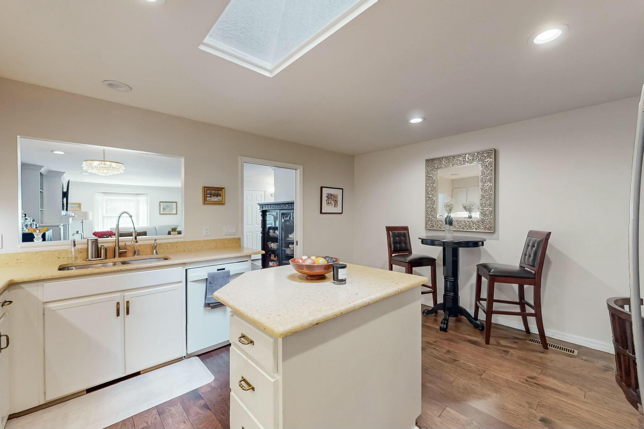 9101 WIMBLEDON Drive NE