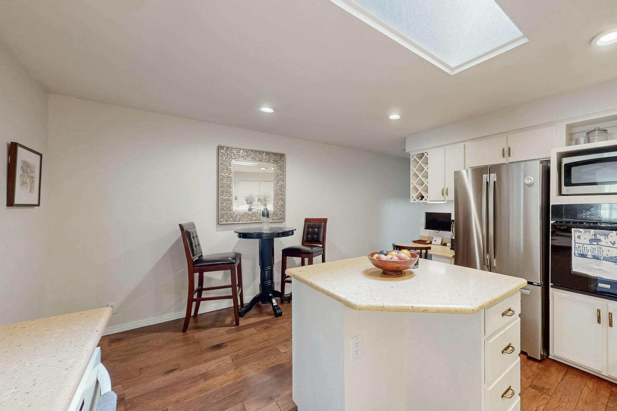 9101 WIMBLEDON Drive NE