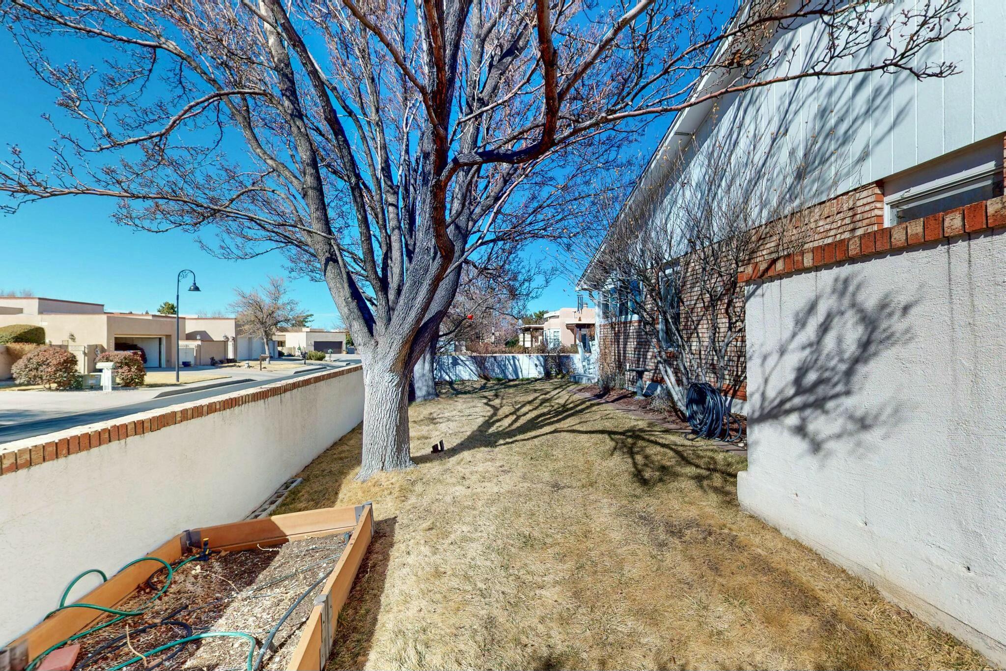 9101 WIMBLEDON Drive NE