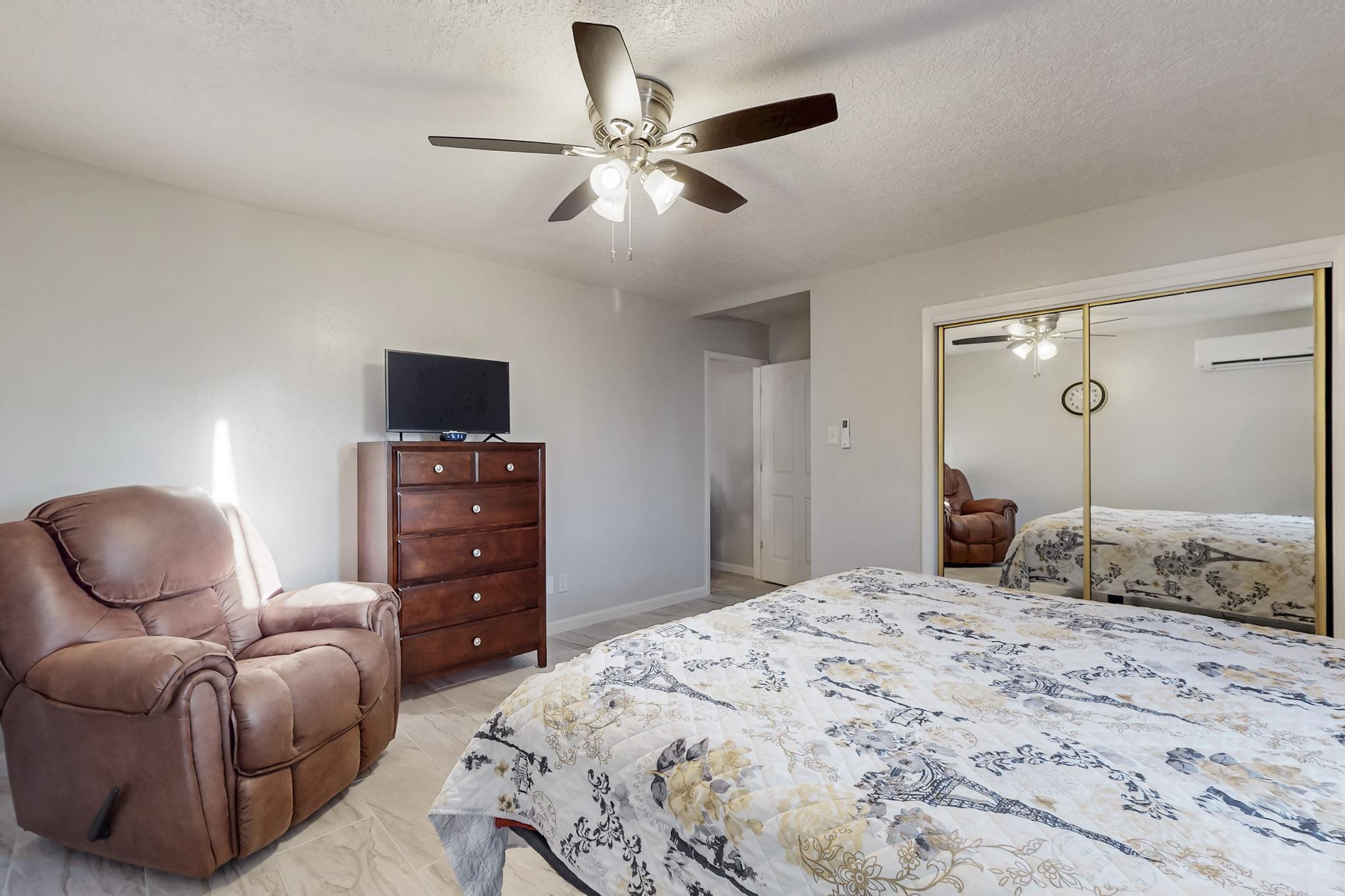 5417 EL ENCANTO Place NE