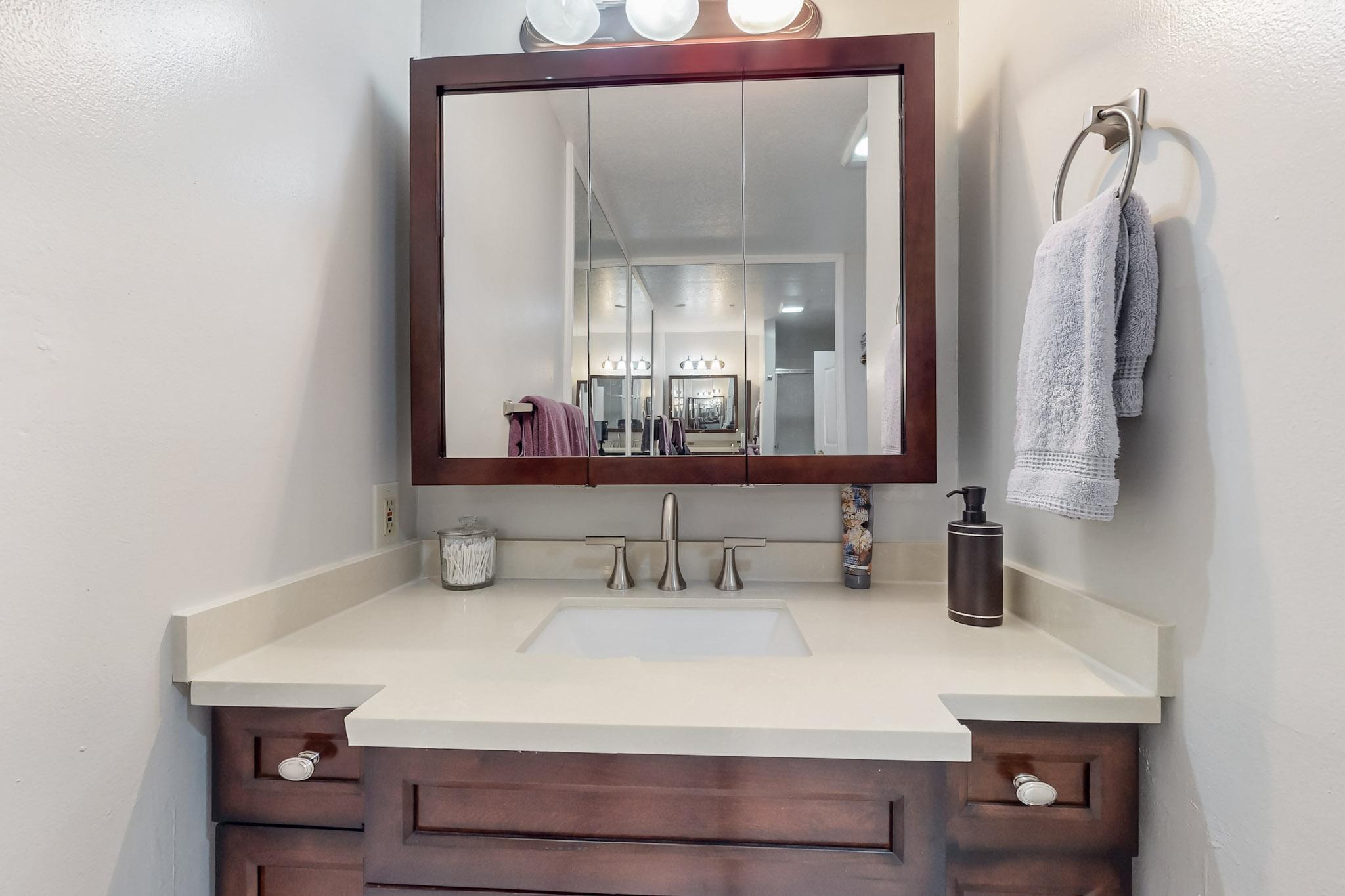 5417 EL ENCANTO Place NE