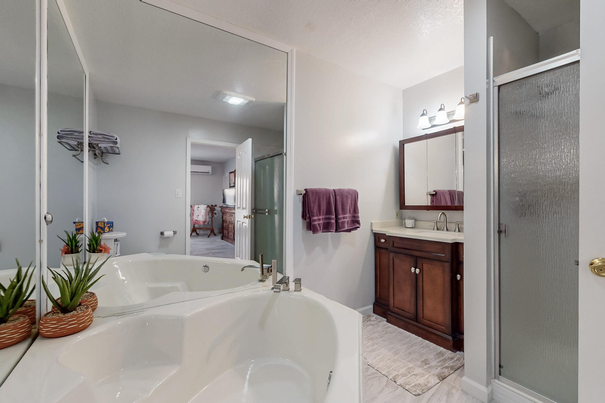 5417 EL ENCANTO Place NE