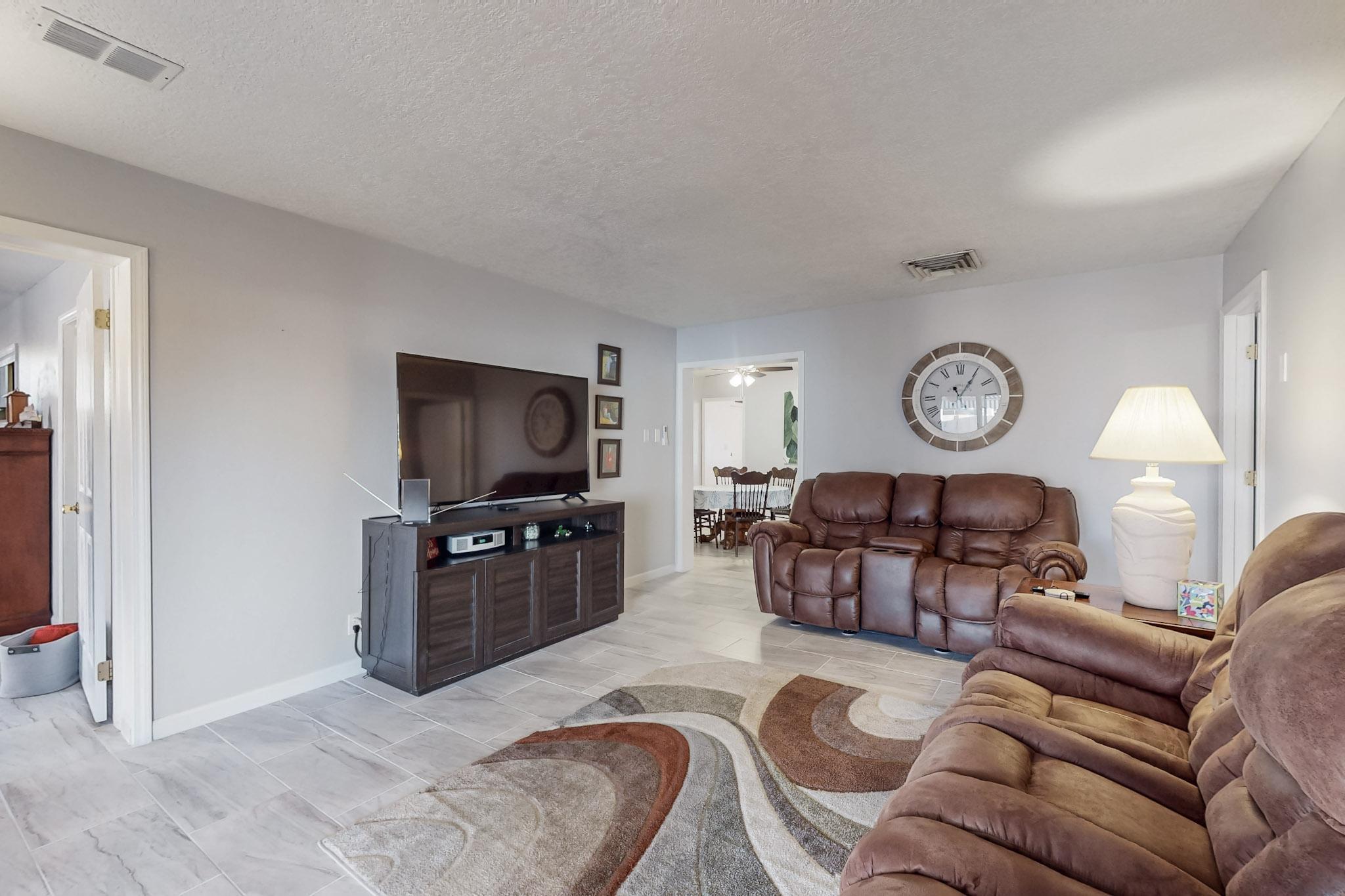 5417 EL ENCANTO Place NE