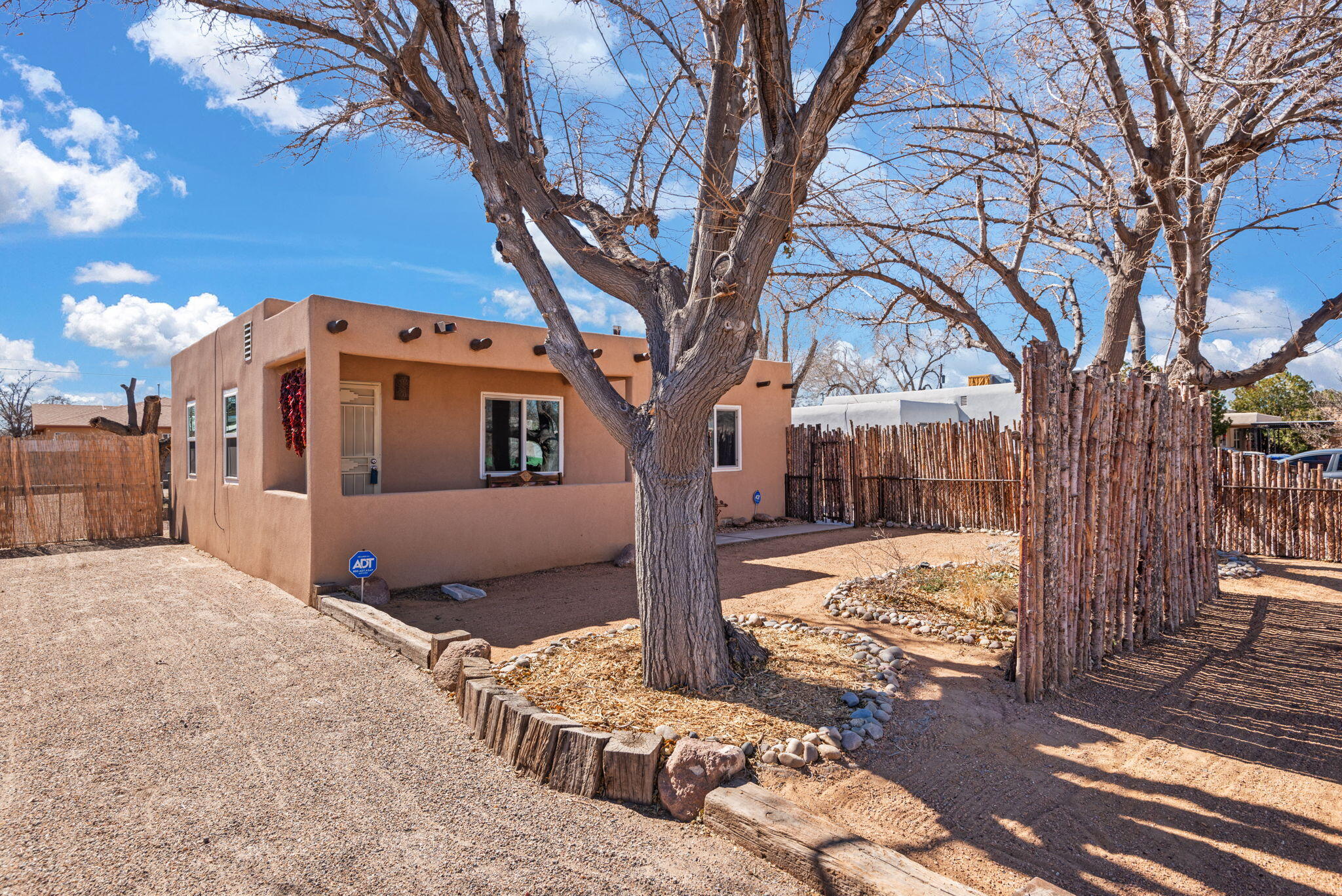 810 DELAMAR Avenue NW