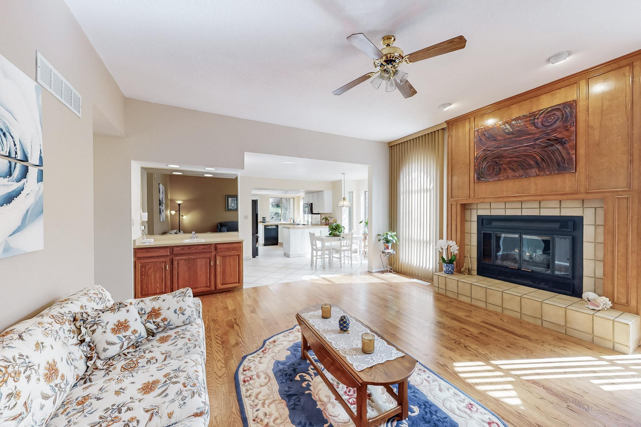 5720 PAPAYA Place NE