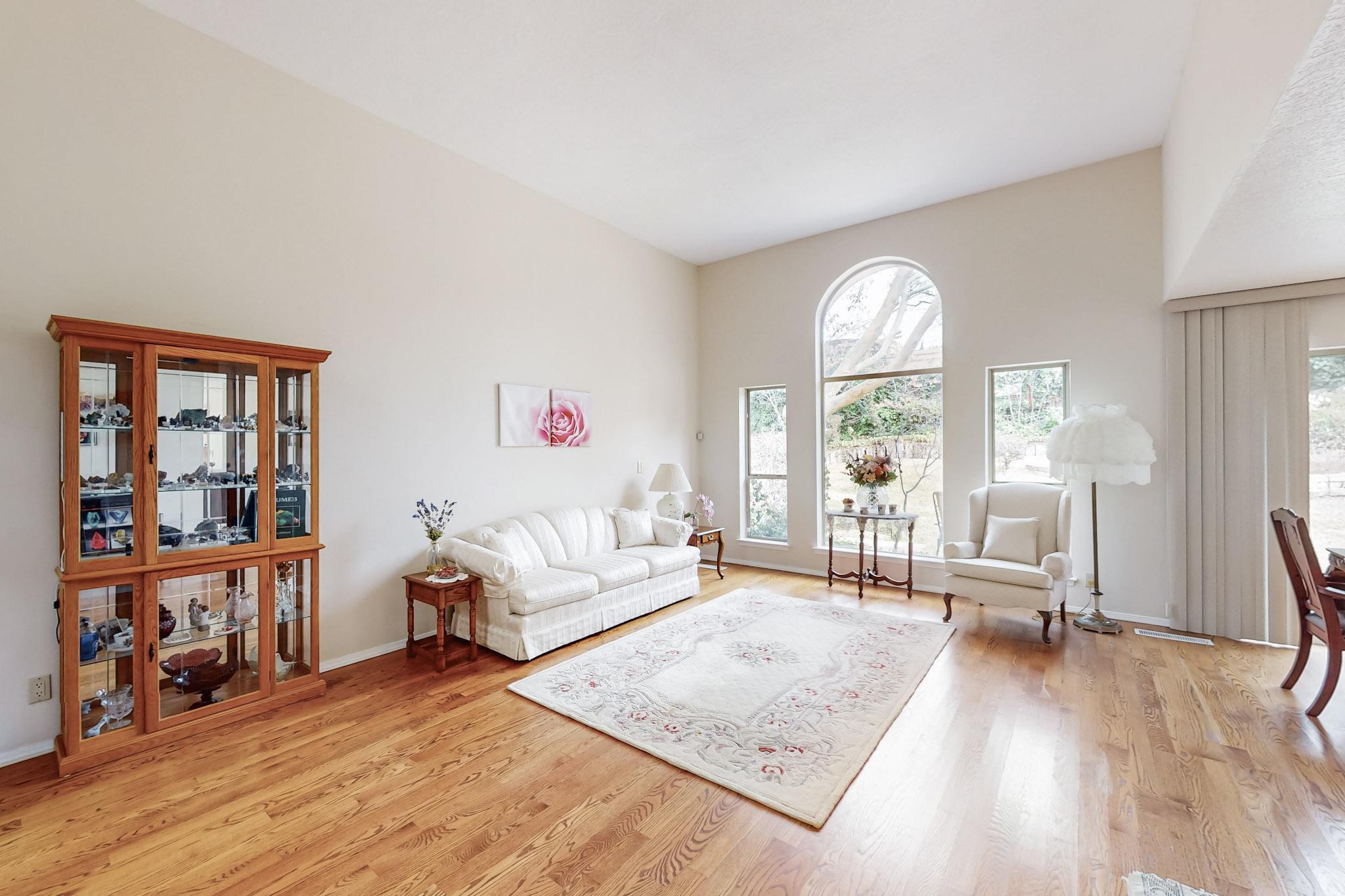 5720 PAPAYA Place NE