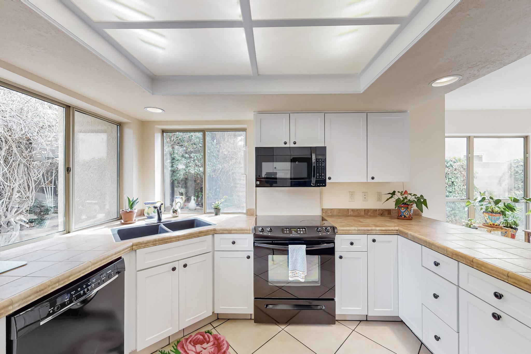 5720 PAPAYA Place NE