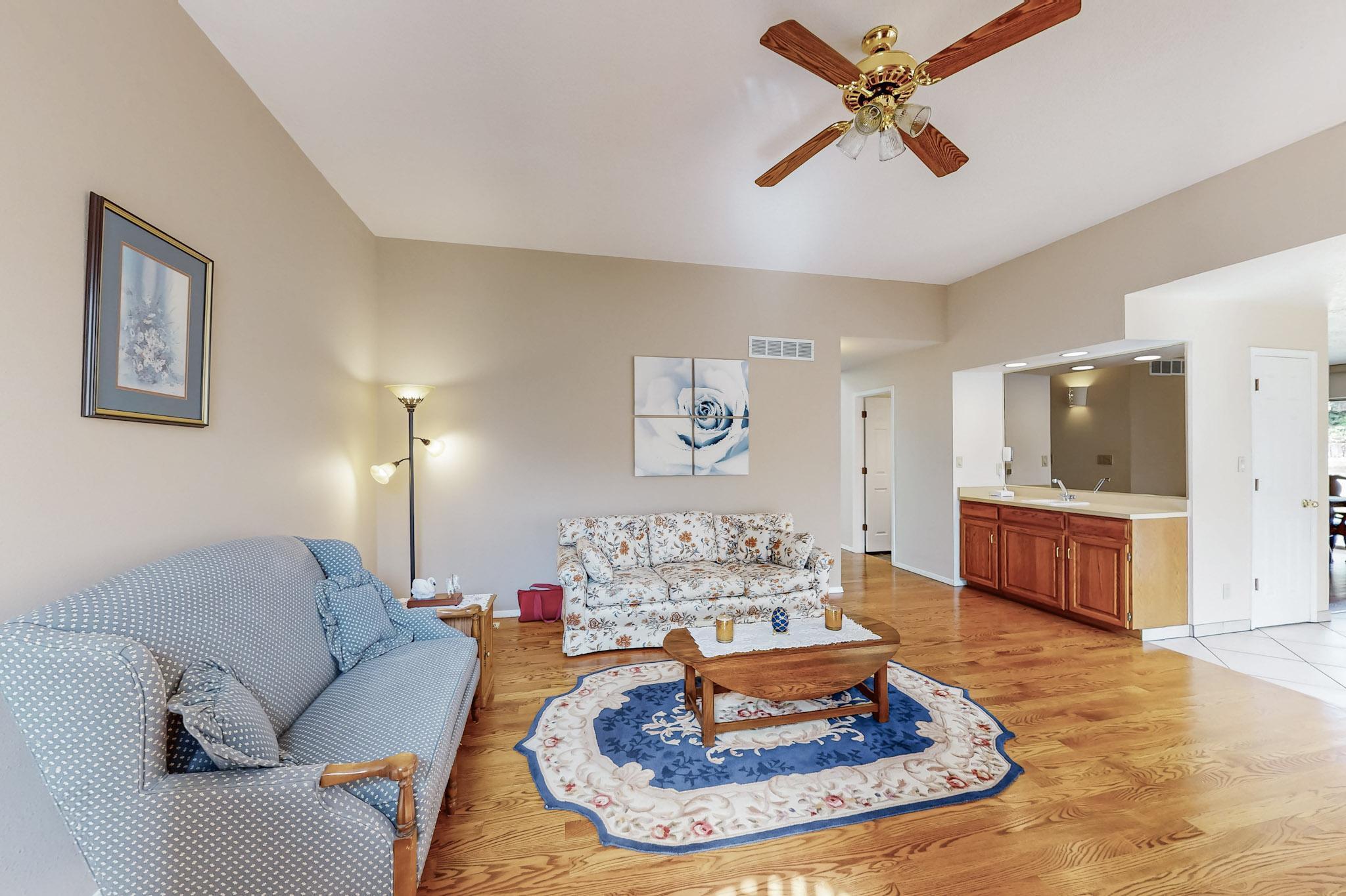 5720 PAPAYA Place NE