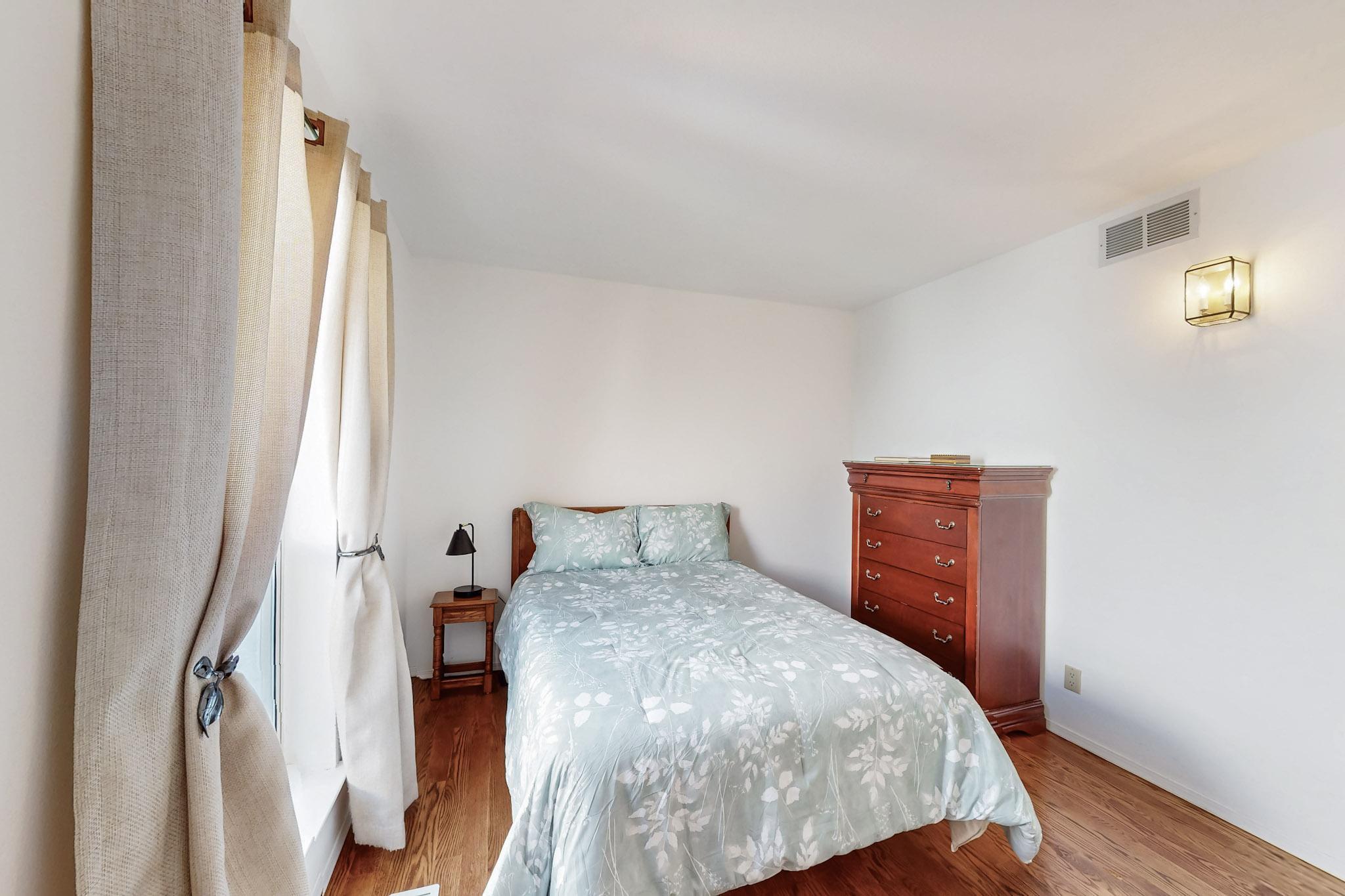 5720 PAPAYA Place NE