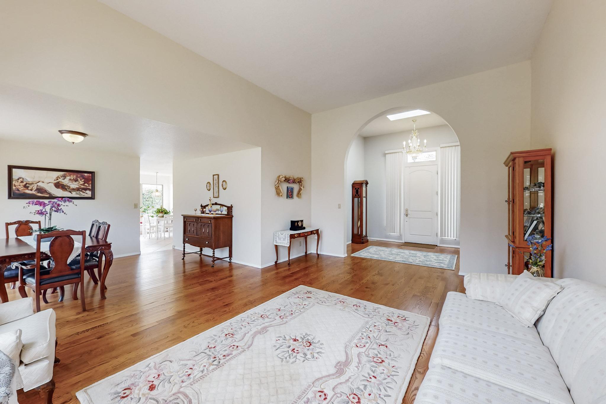 5720 PAPAYA Place NE