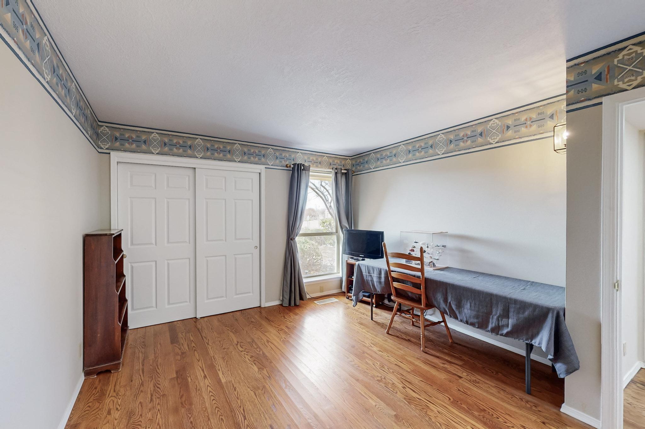 5720 PAPAYA Place NE