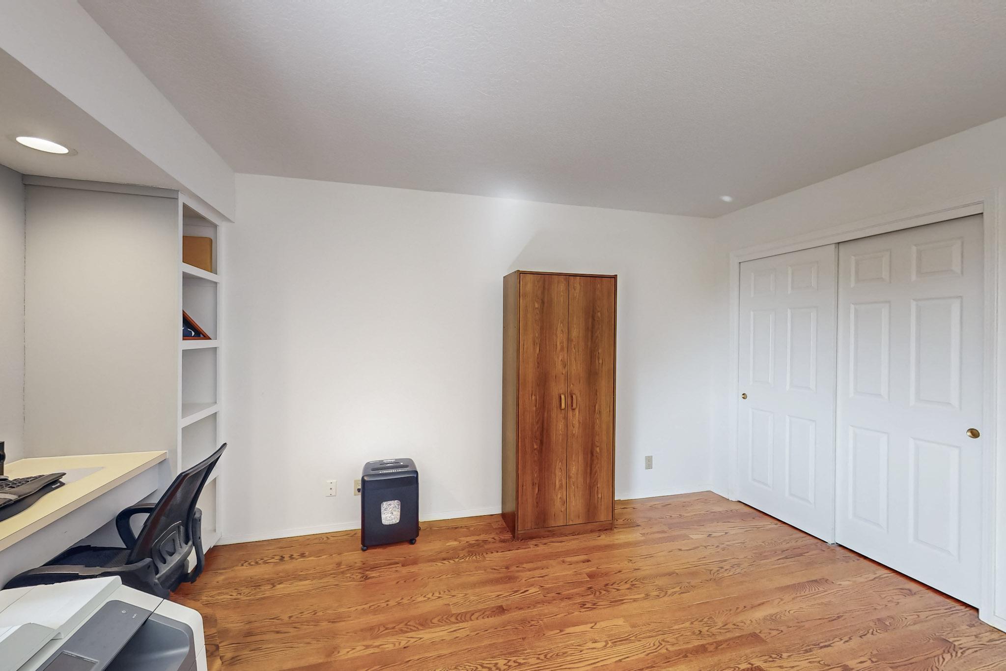 5720 PAPAYA Place NE