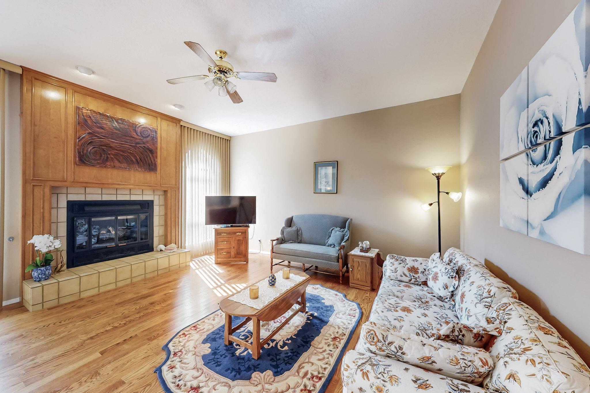 5720 PAPAYA Place NE