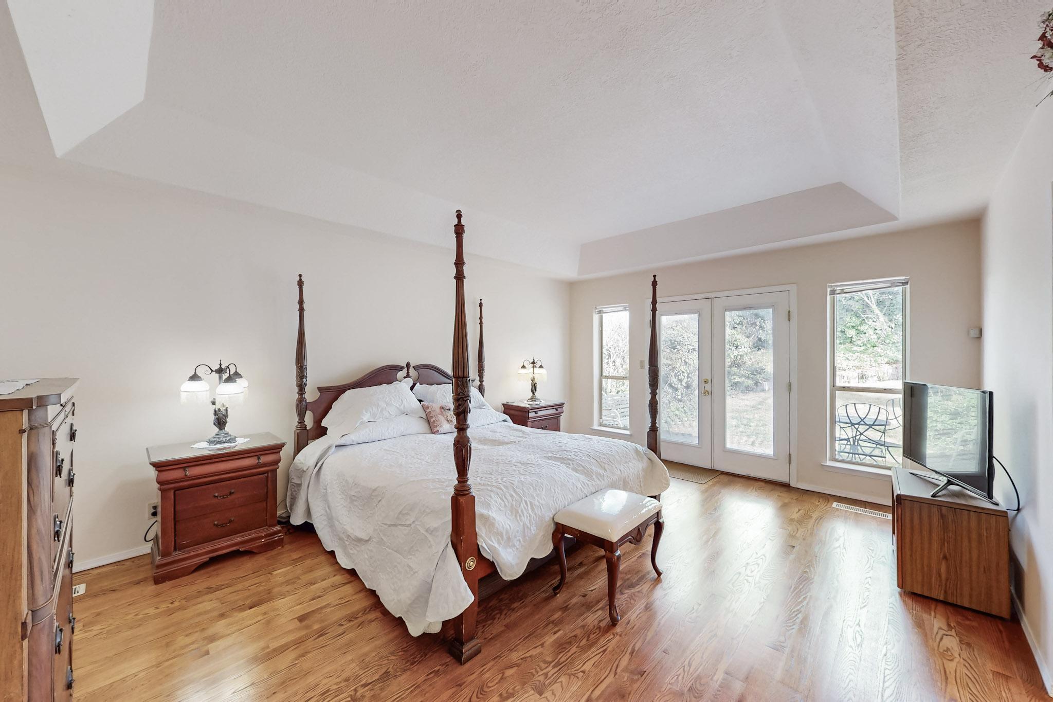 5720 PAPAYA Place NE