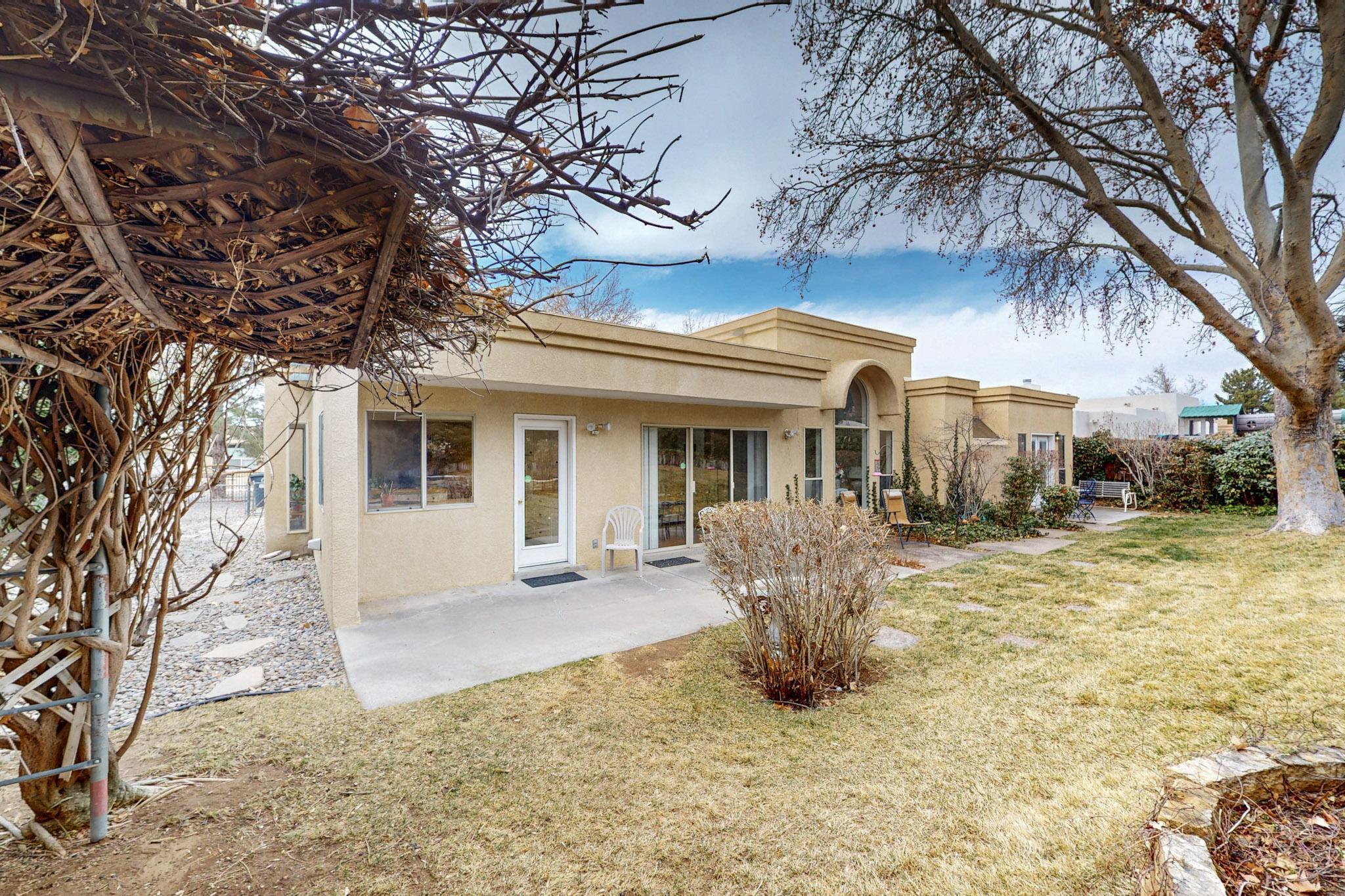 5720 PAPAYA Place NE