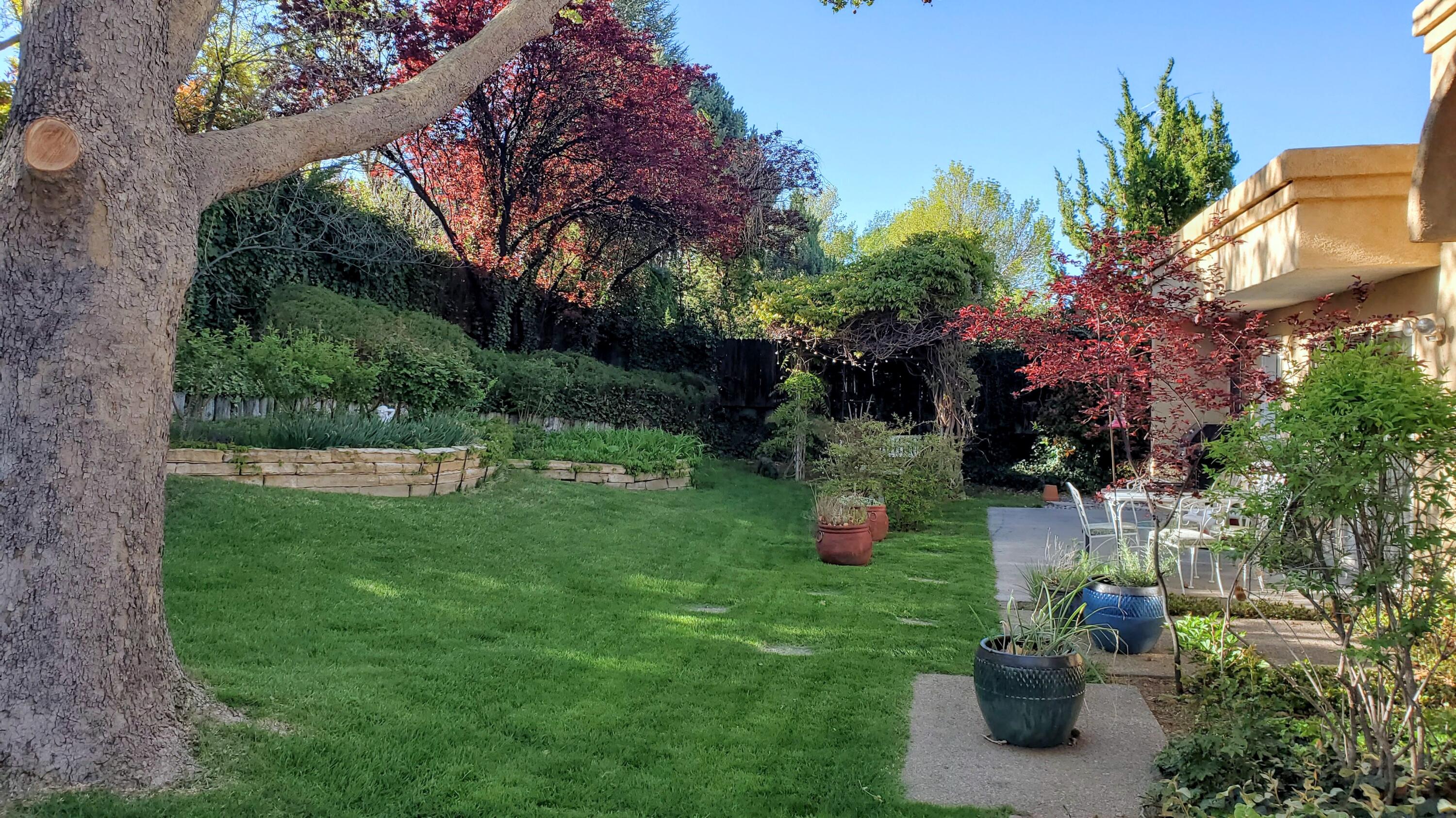 5720 PAPAYA Place NE